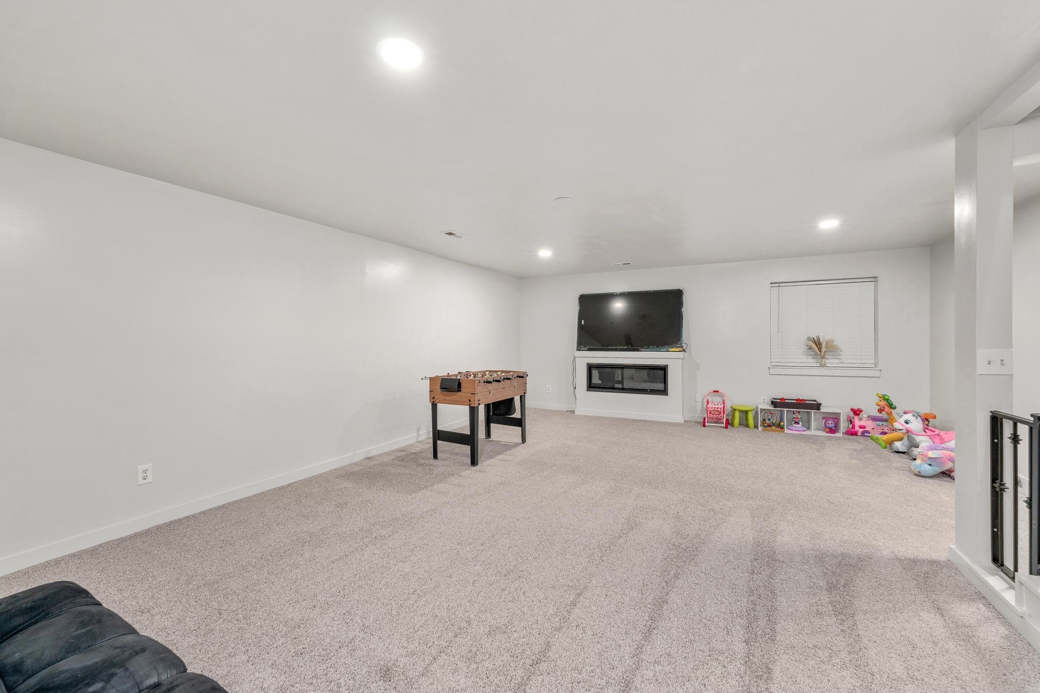703 S Red Oaks Cir Property Photo 22