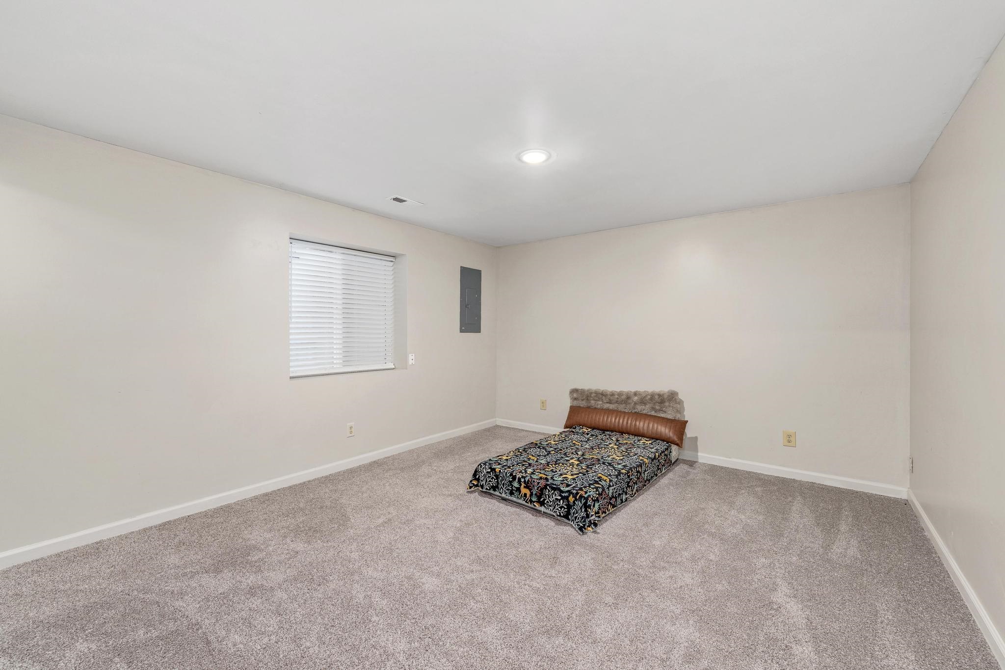 703 S Red Oaks Cir Property Photo 23