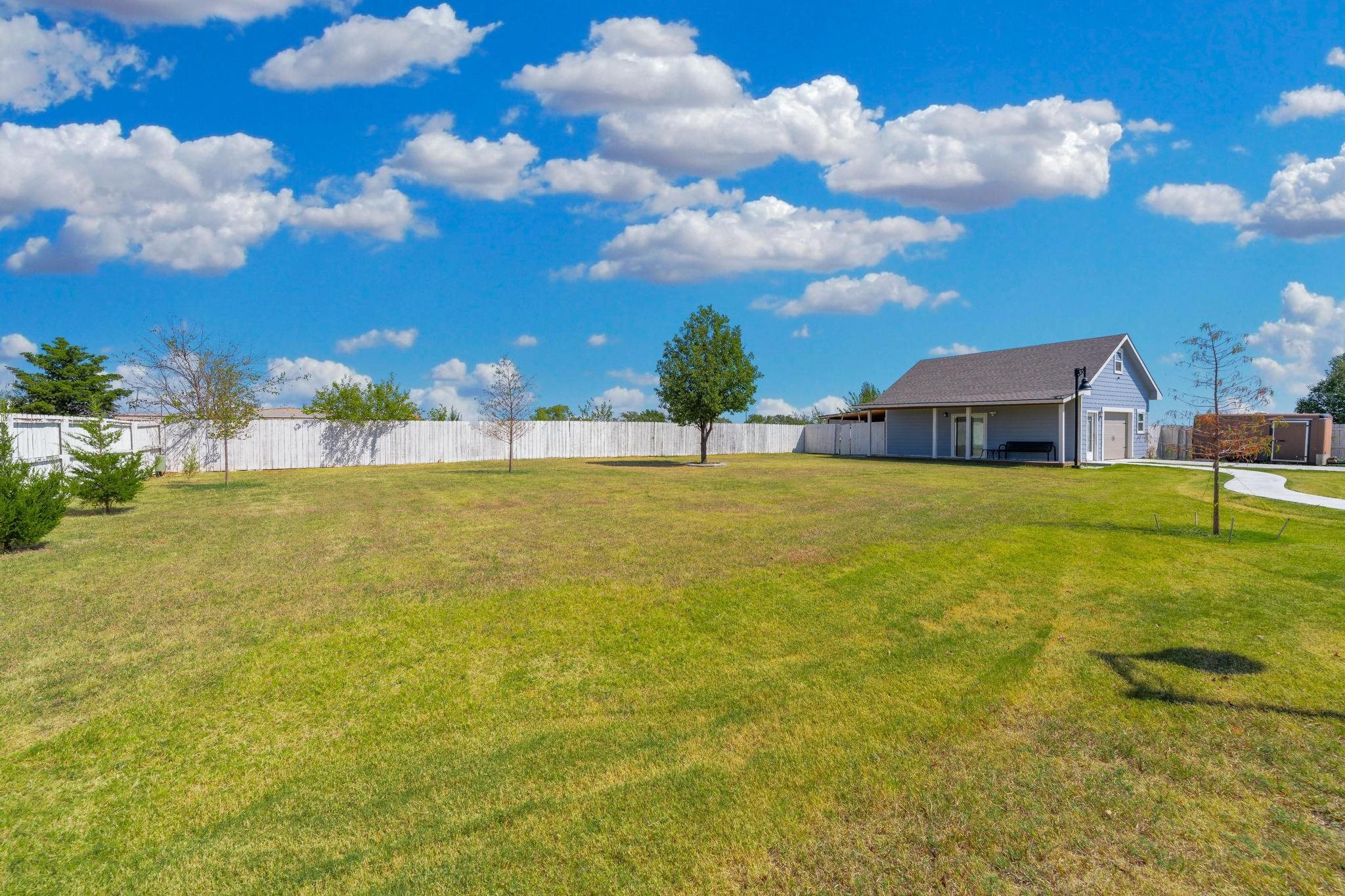 703 S Red Oaks Cir Property Photo 28
