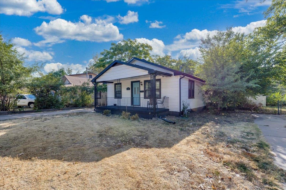 2215 S Saint Francis St Property Photo 3