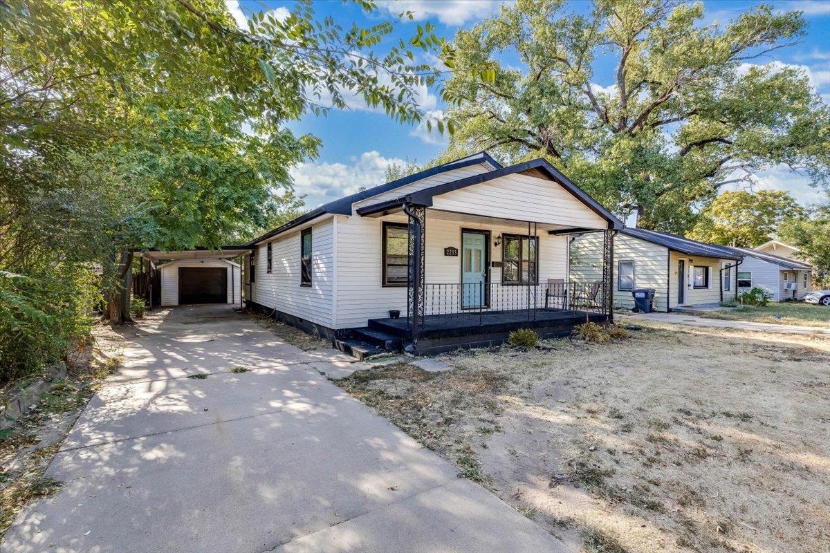 2215 S Saint Francis St Property Photo 4