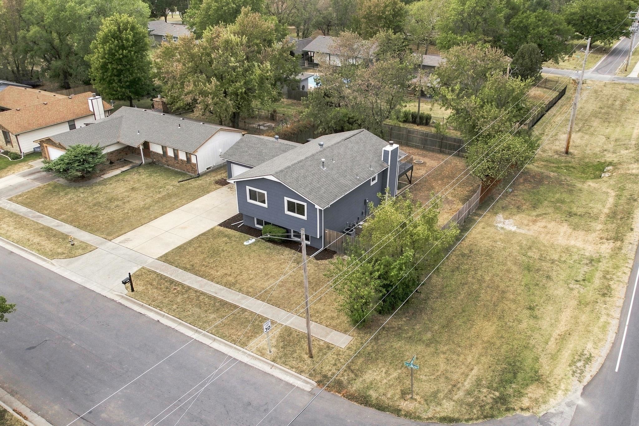 4565 N Hillcrest Property Photo 5