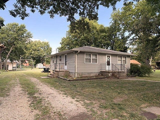 309 N Stark St Property Photo 1