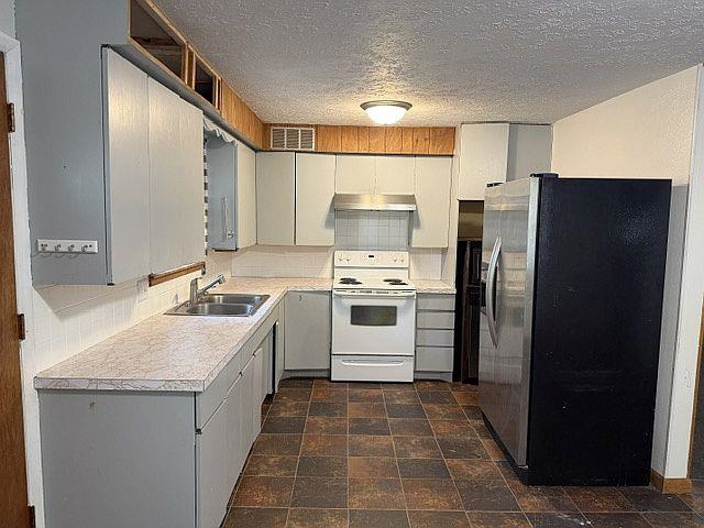 309 N Stark St Property Photo 4