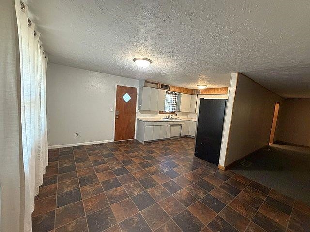 309 N Stark St Property Photo 6