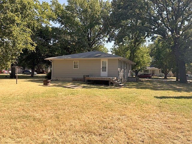 309 N Stark St Property Photo 17
