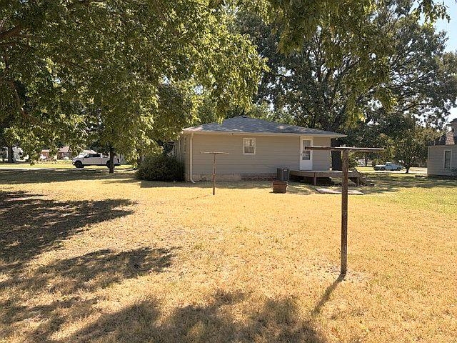 309 N Stark St Property Photo 18