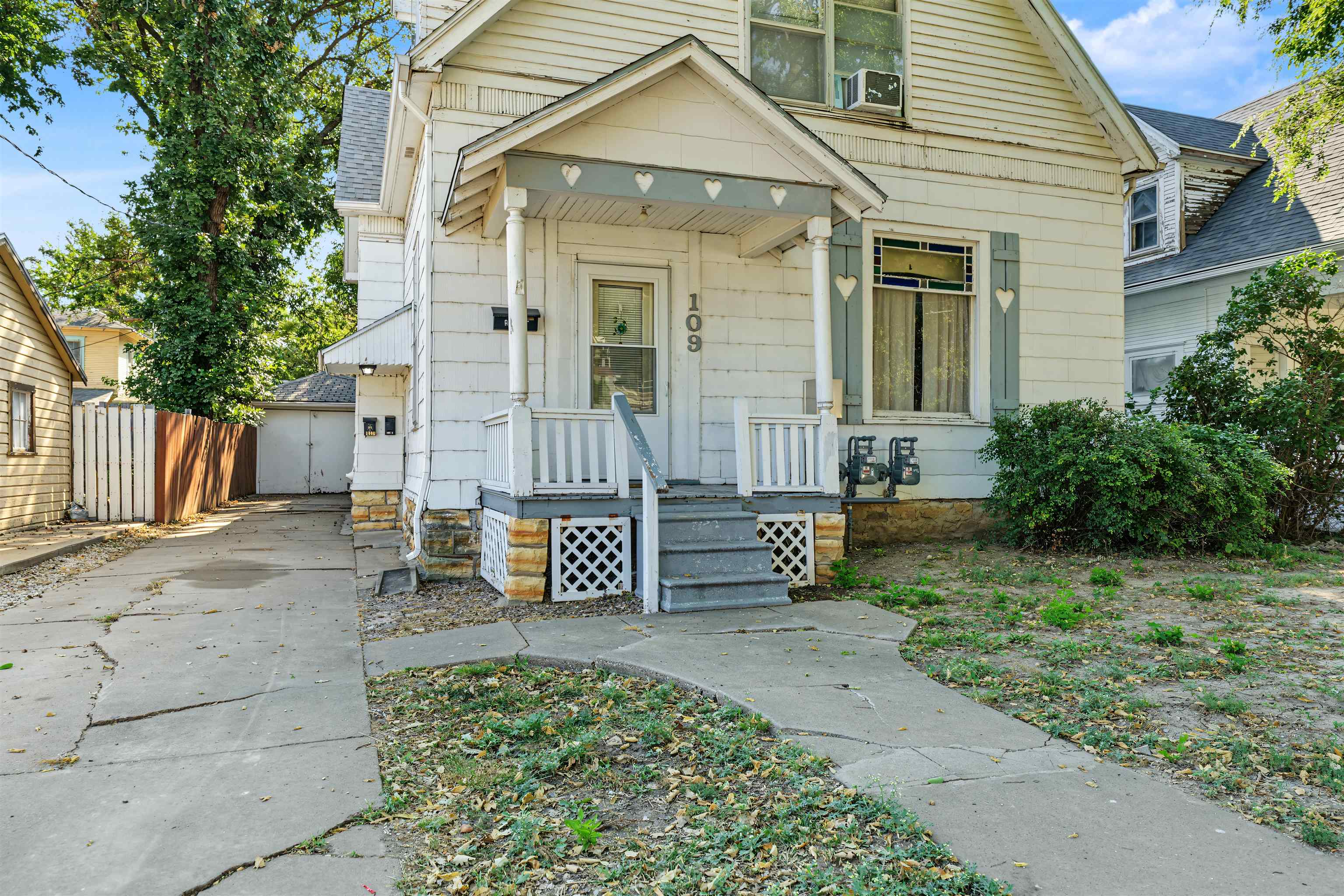 109 S Front St Property Photo 2