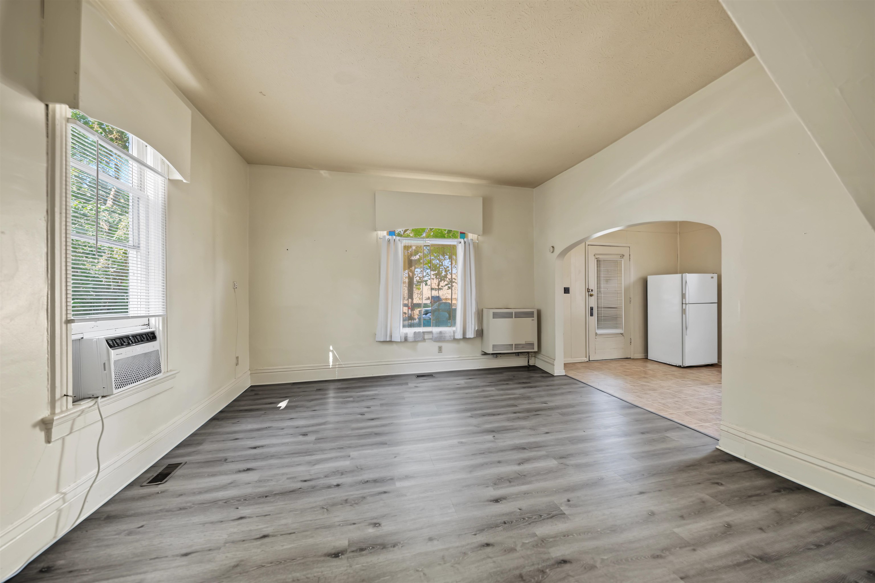 109 S Front St Property Photo 3