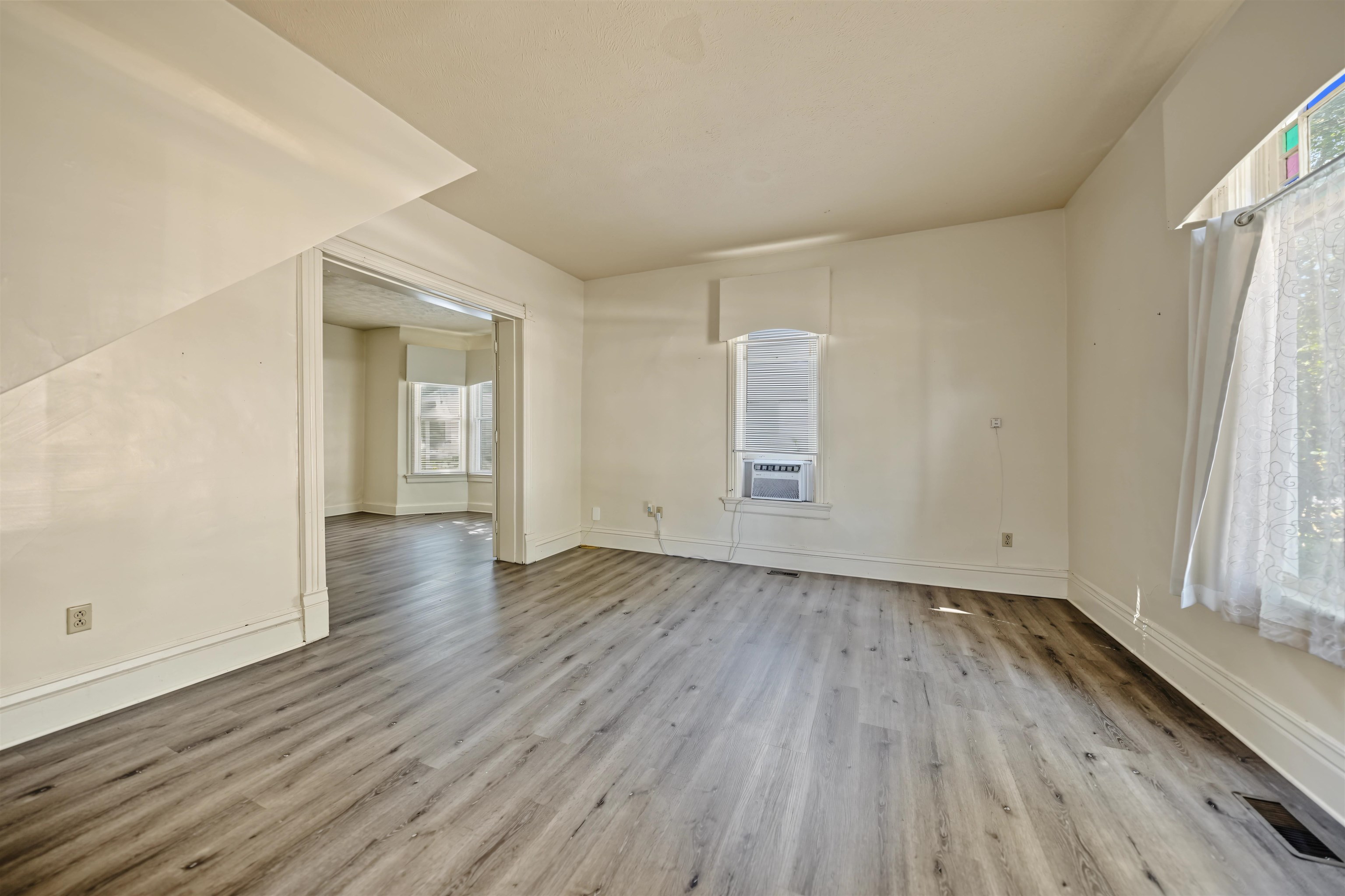 109 S Front St Property Photo 7