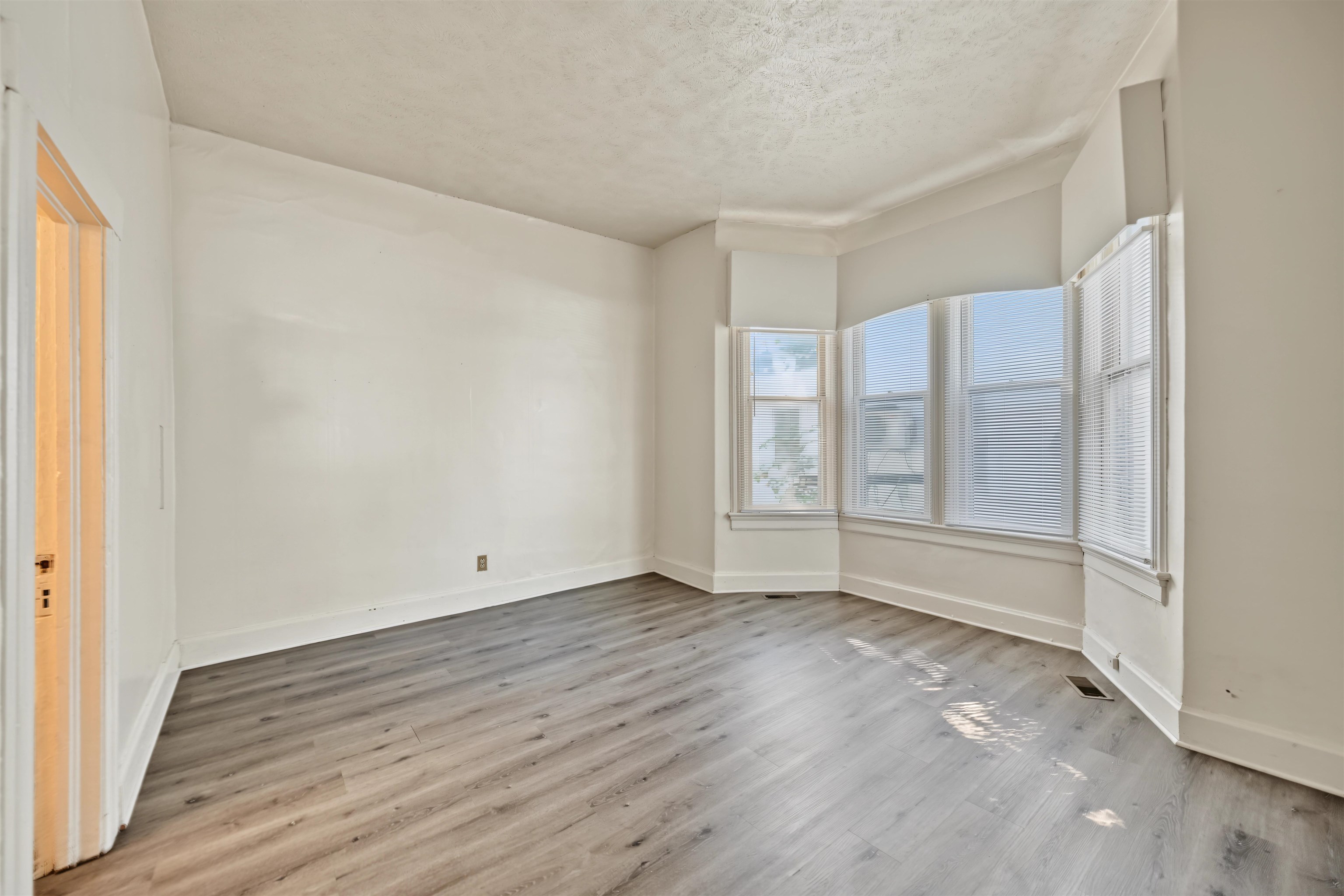 109 S Front St Property Photo 8