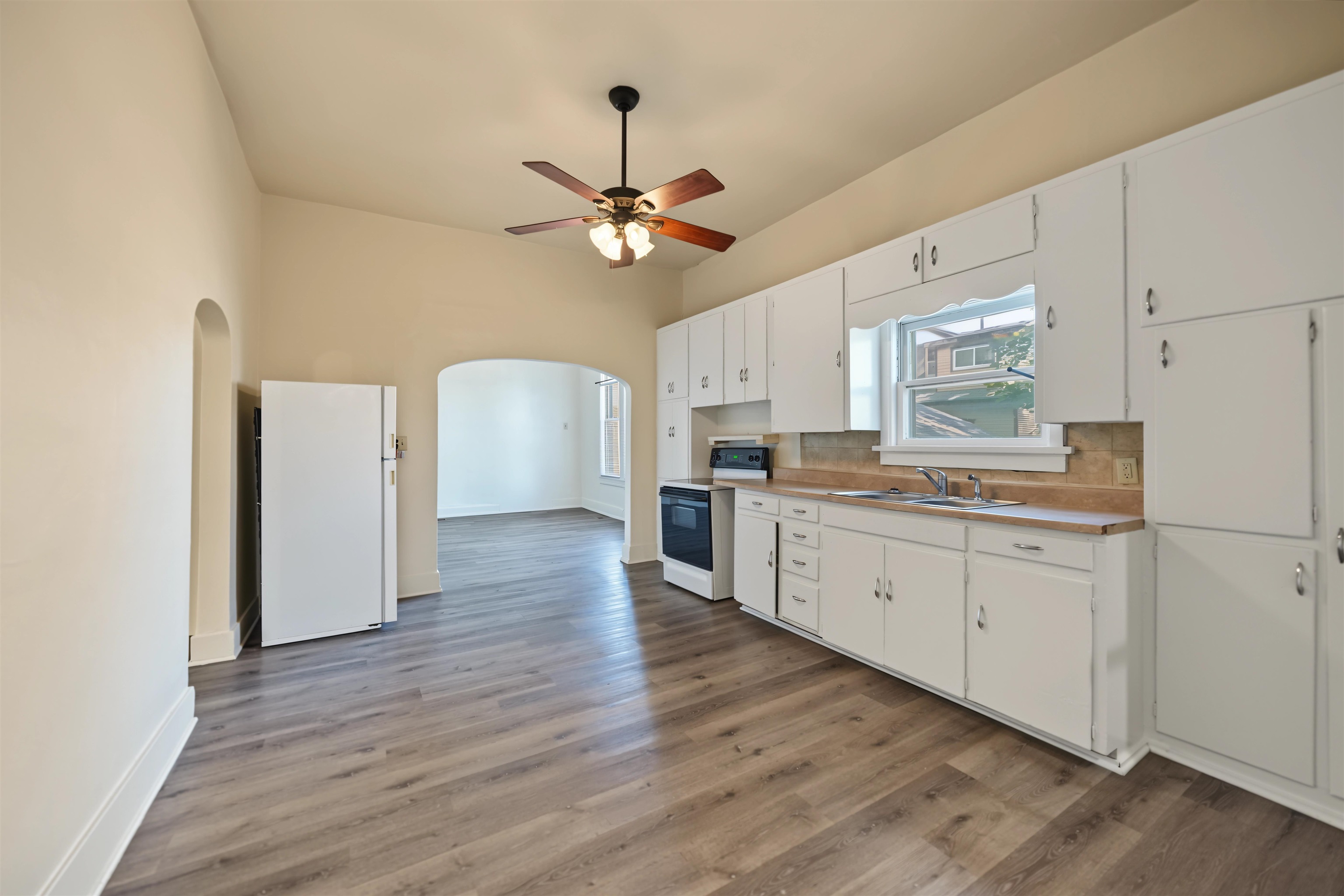 109 S Front St Property Photo 10