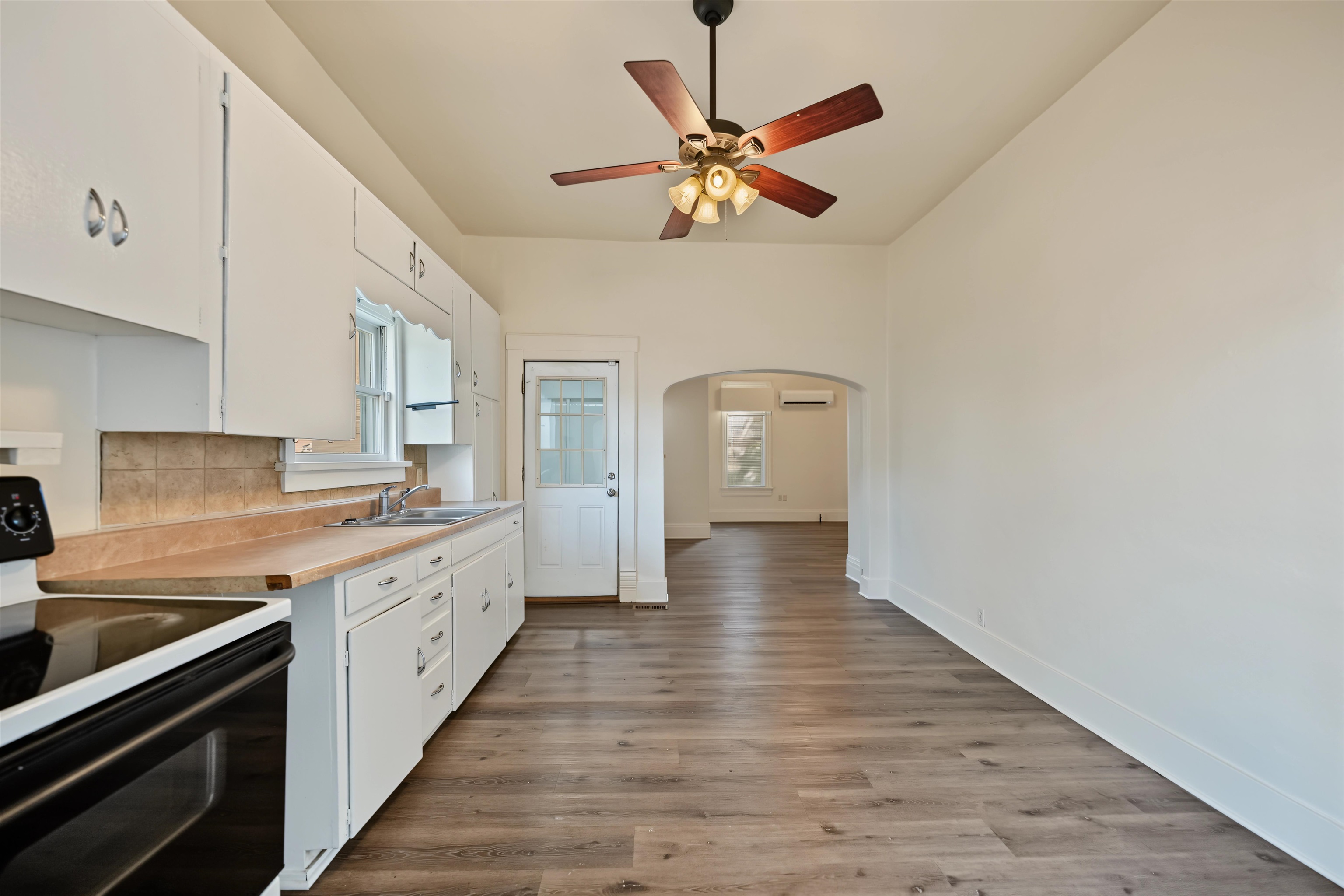 109 S Front St Property Photo 12