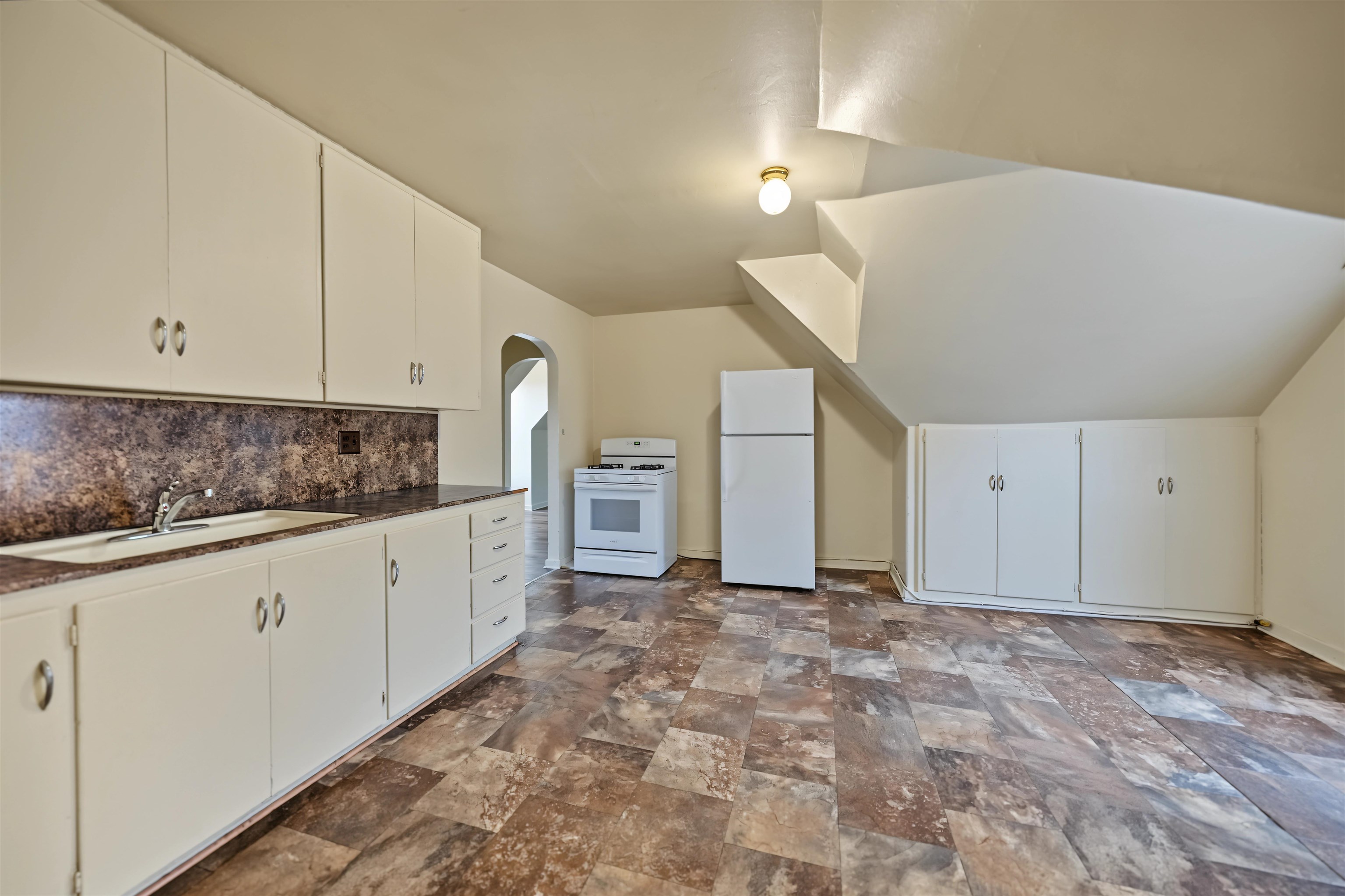 109 S Front St Property Photo 19