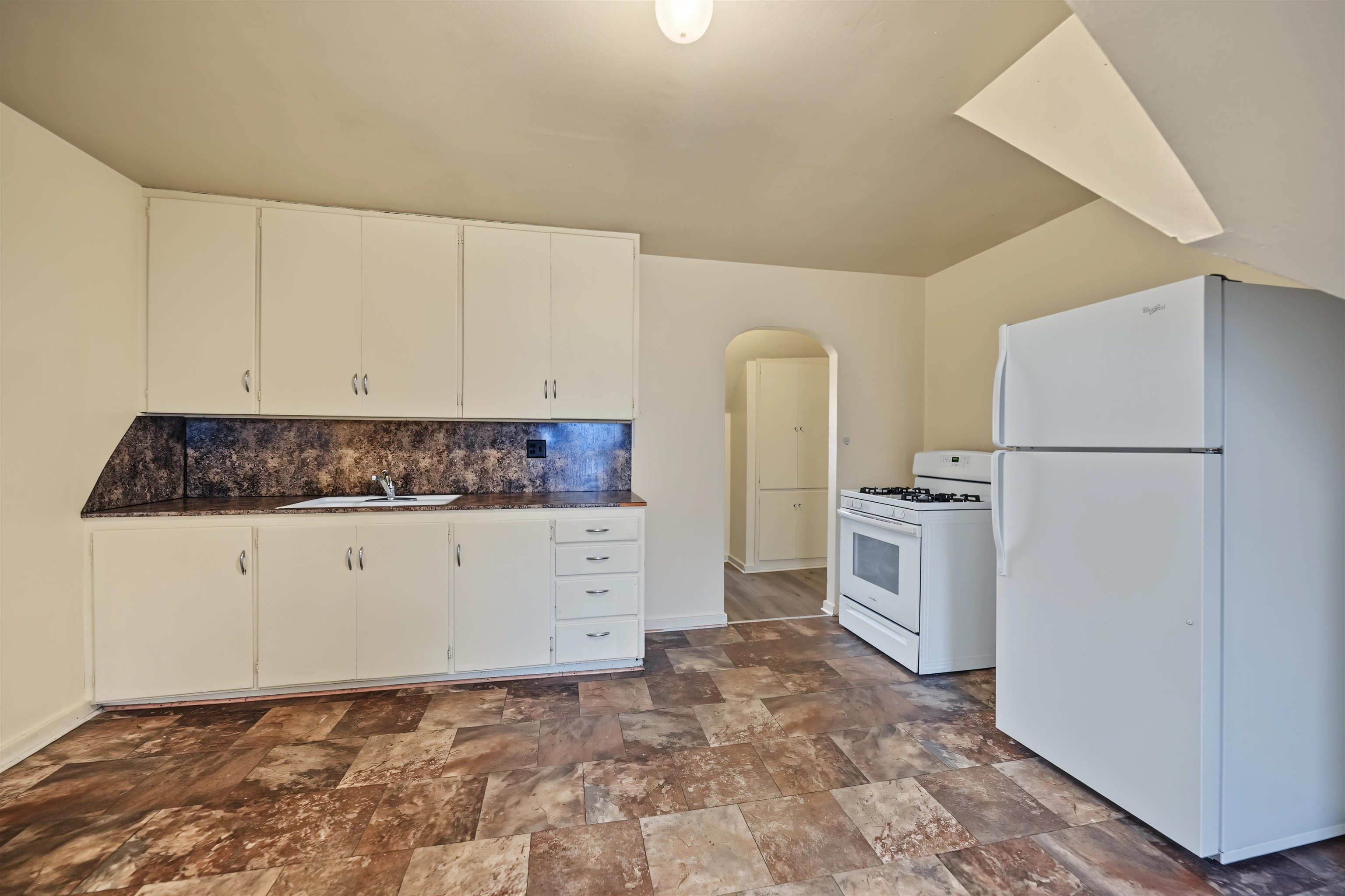 109 S Front St Property Photo 20