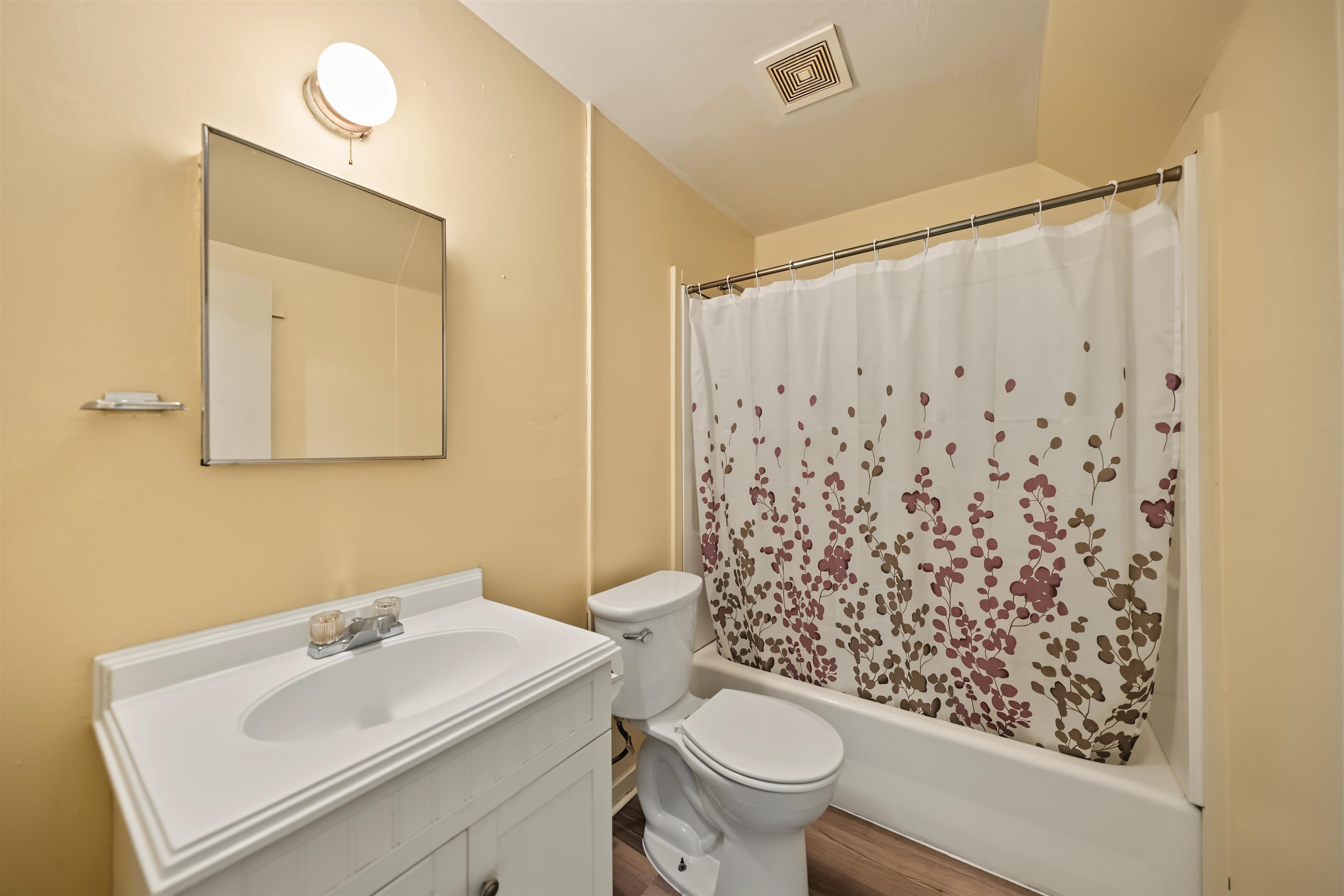 109 S Front St Property Photo 21