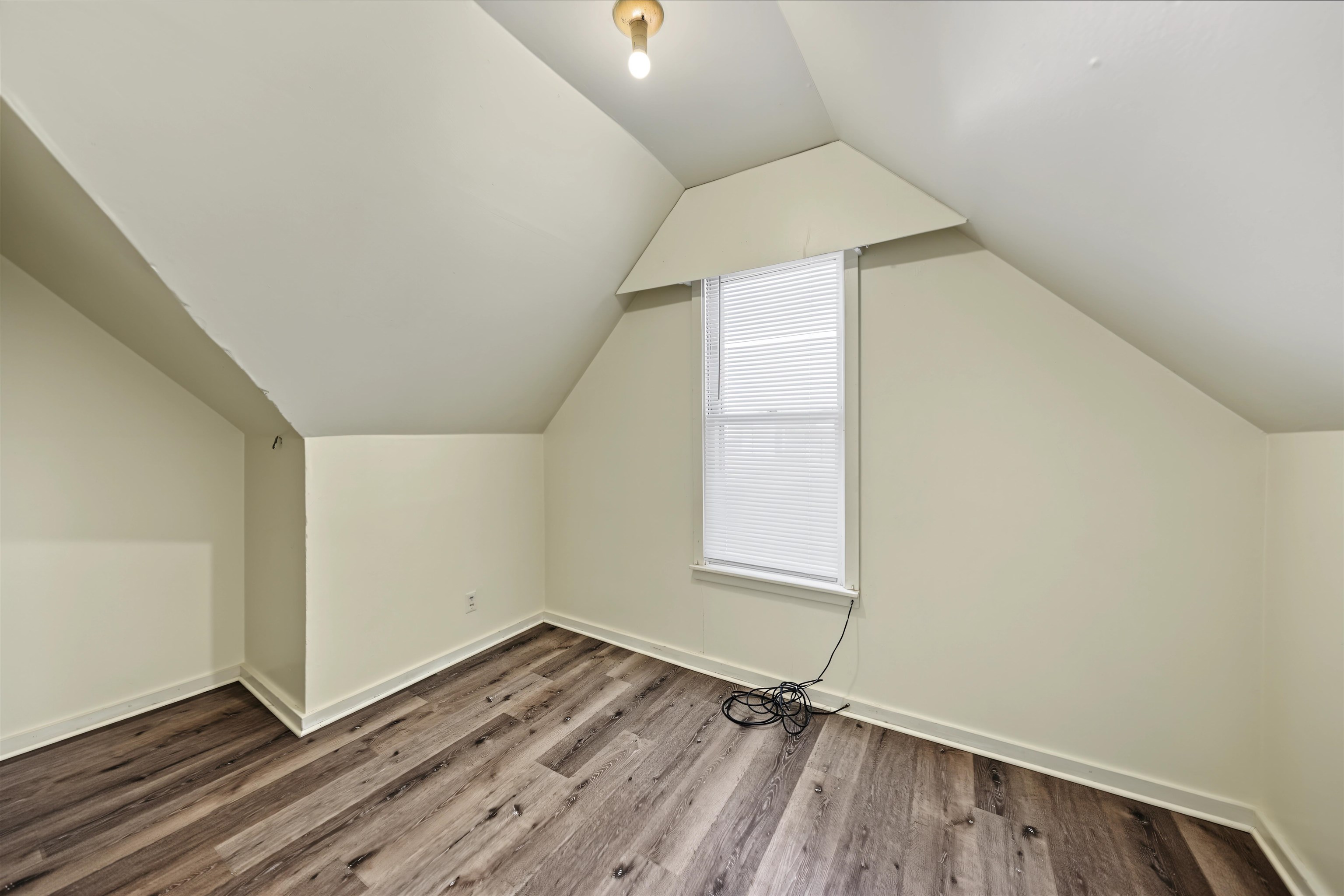 109 S Front St Property Photo 23