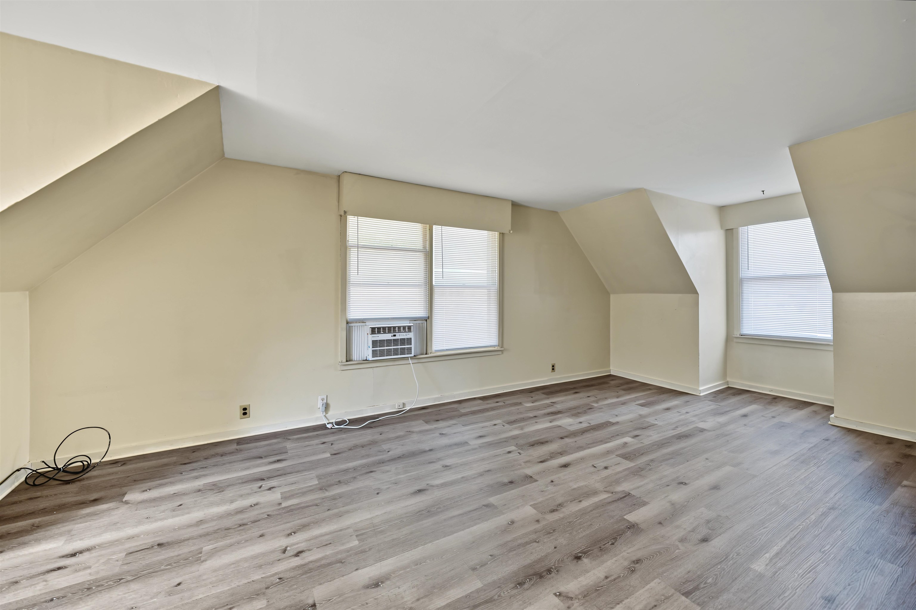 109 S Front St Property Photo 24