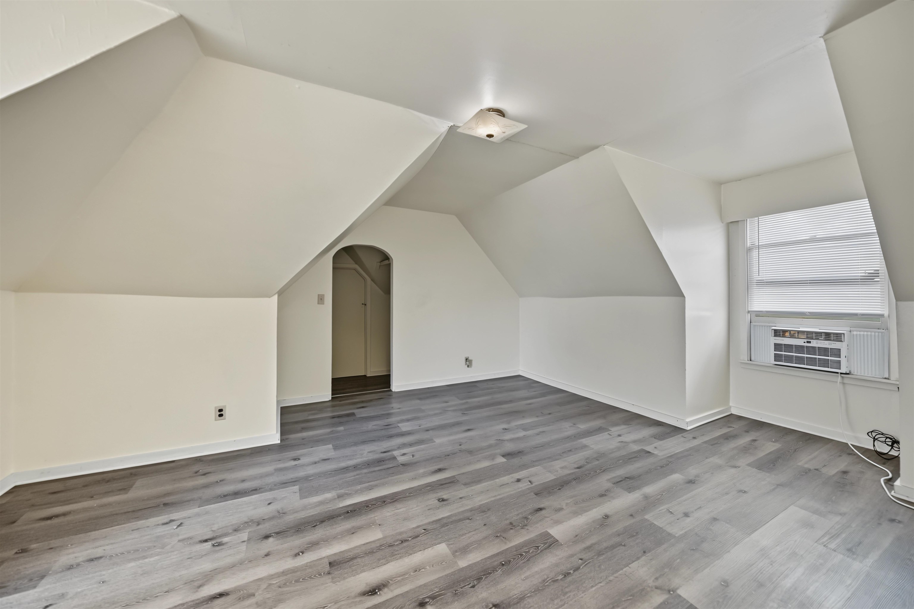 109 S Front St Property Photo 25