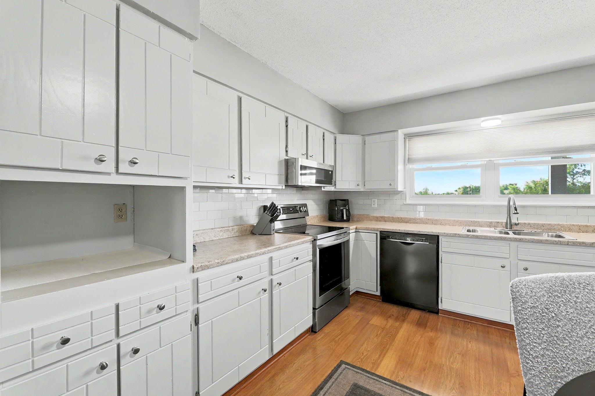 11310 W Macarthur Ave Property Photo 5