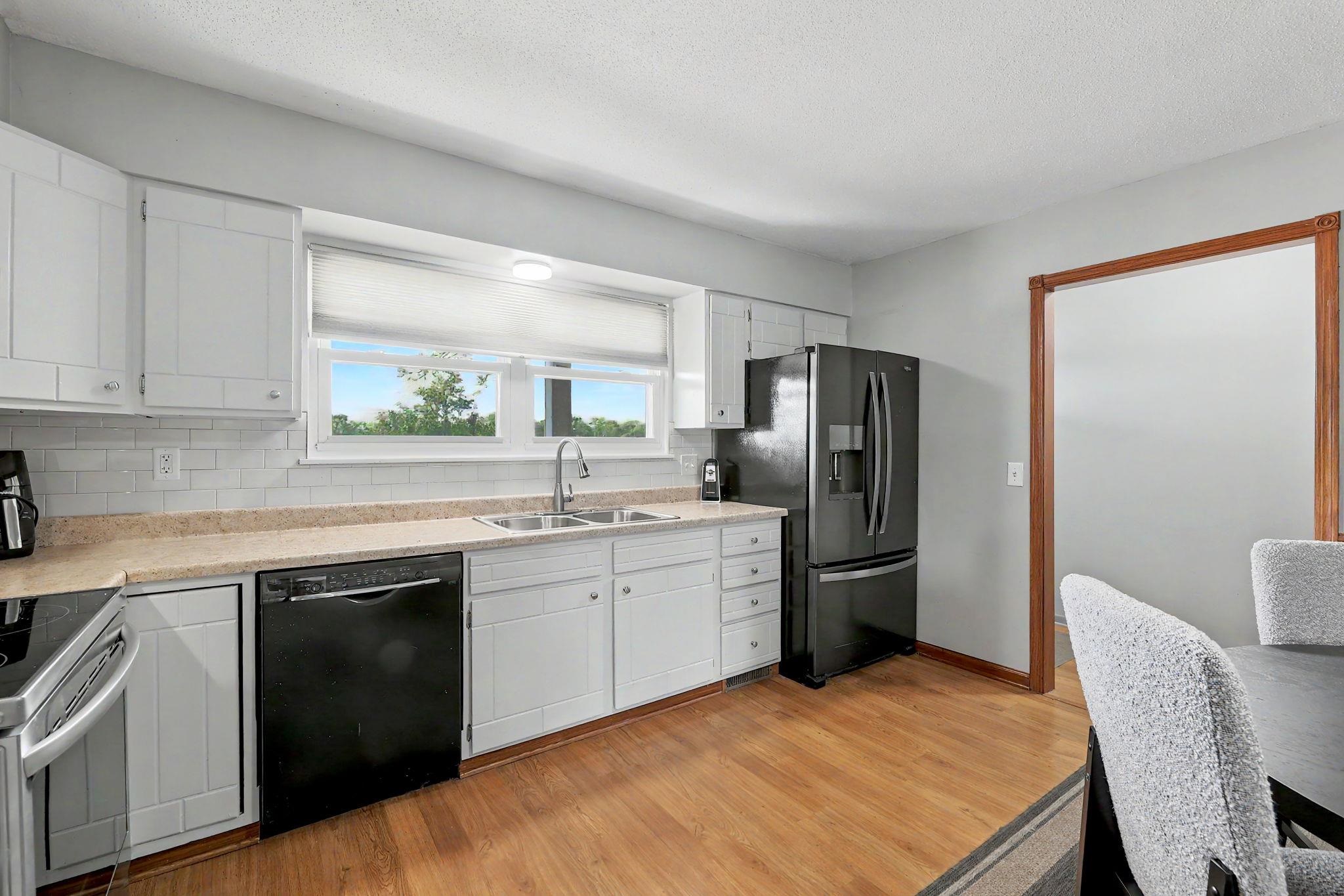 11310 W Macarthur Ave Property Photo 6