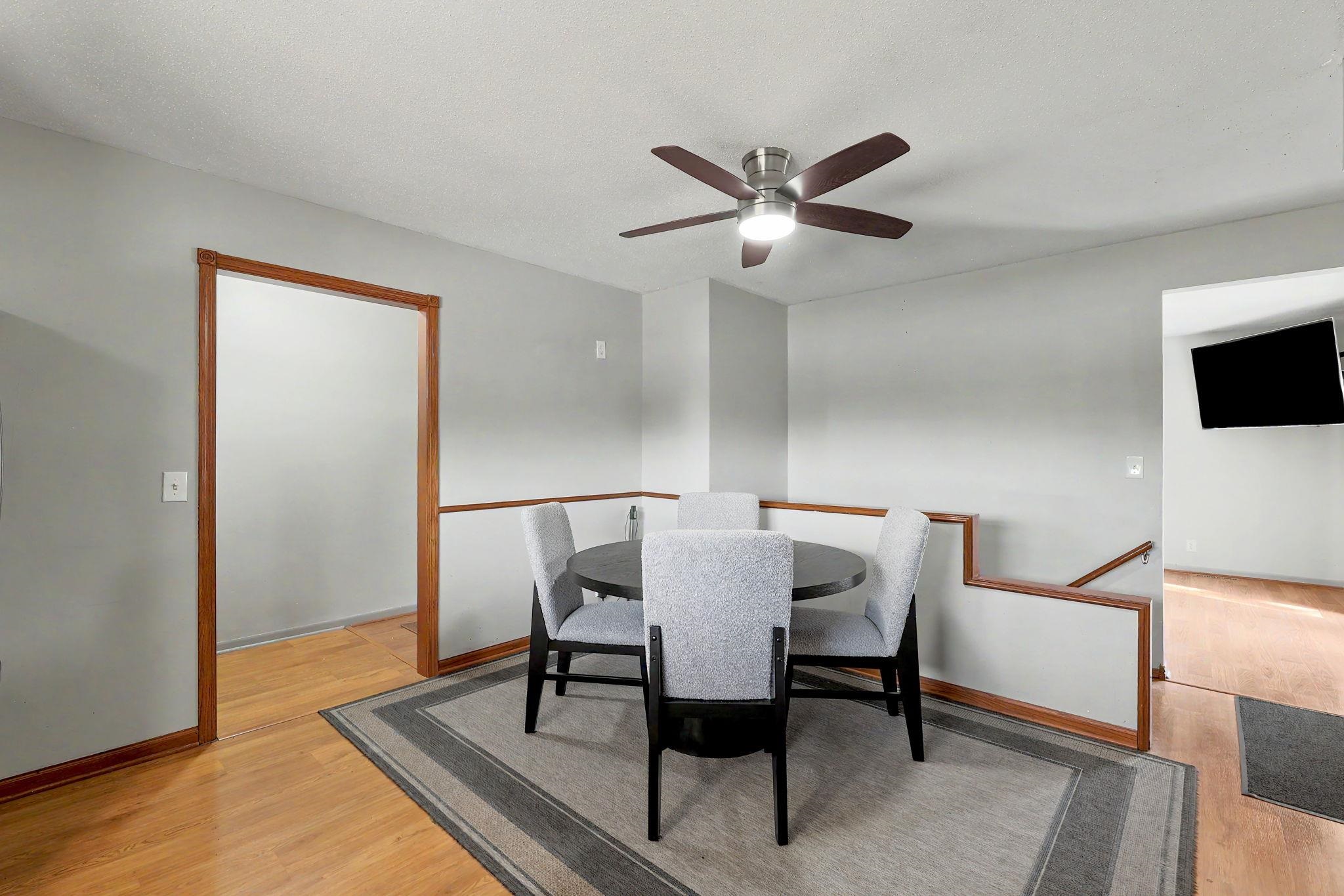 11310 W Macarthur Ave Property Photo 7