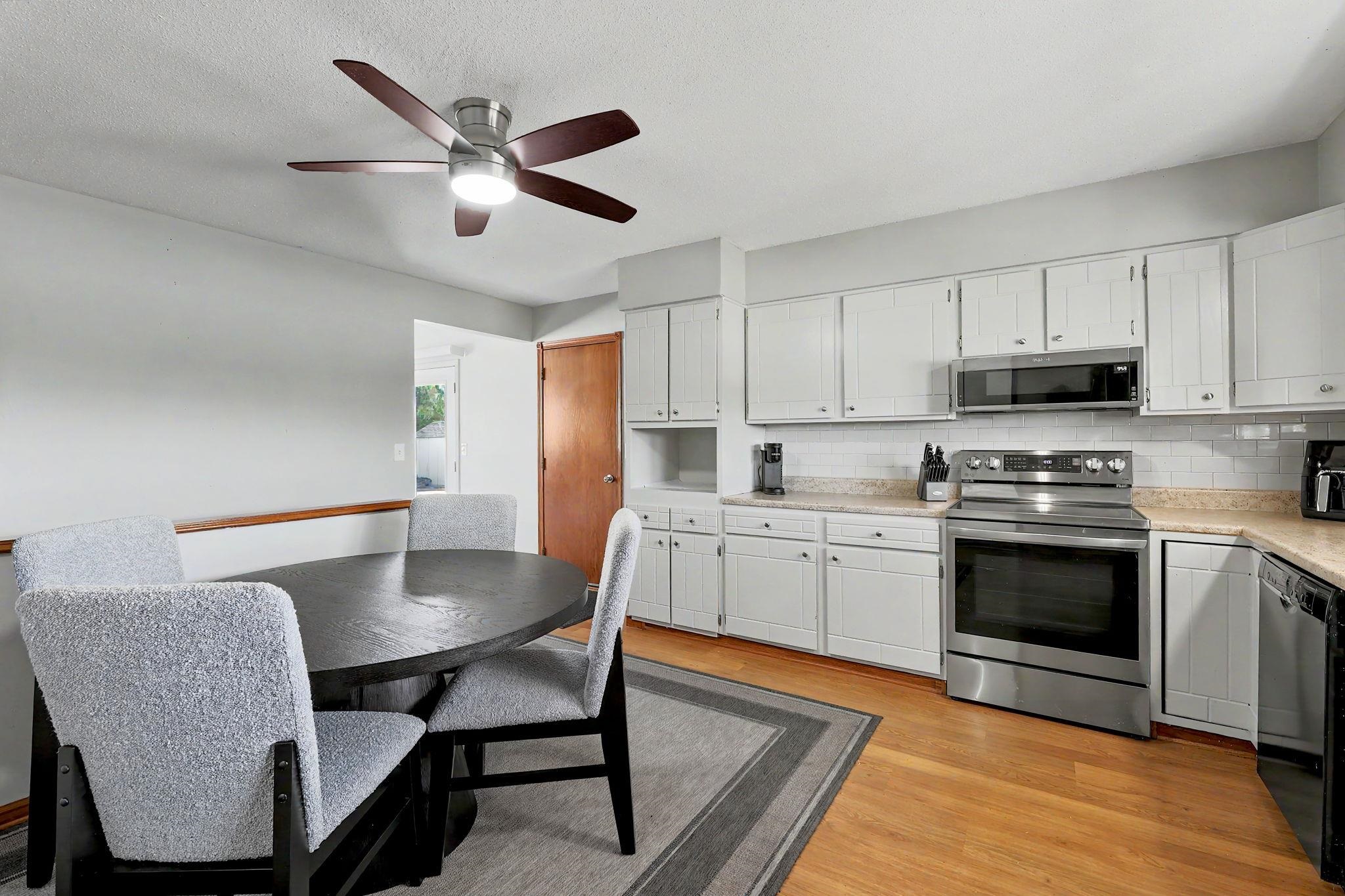 11310 W Macarthur Ave Property Photo 8