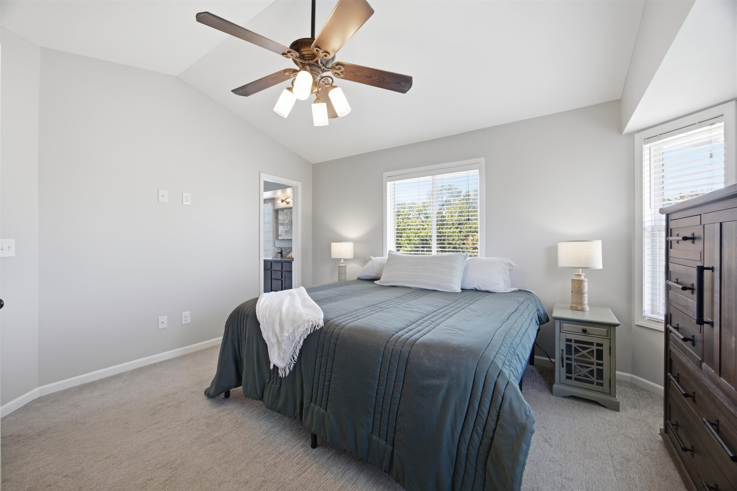 1041 N Meadow Rd Property Photo 14