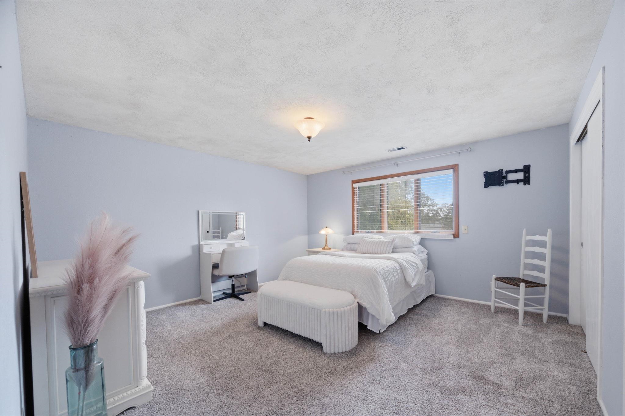 14321 W Taft Property Photo 22
