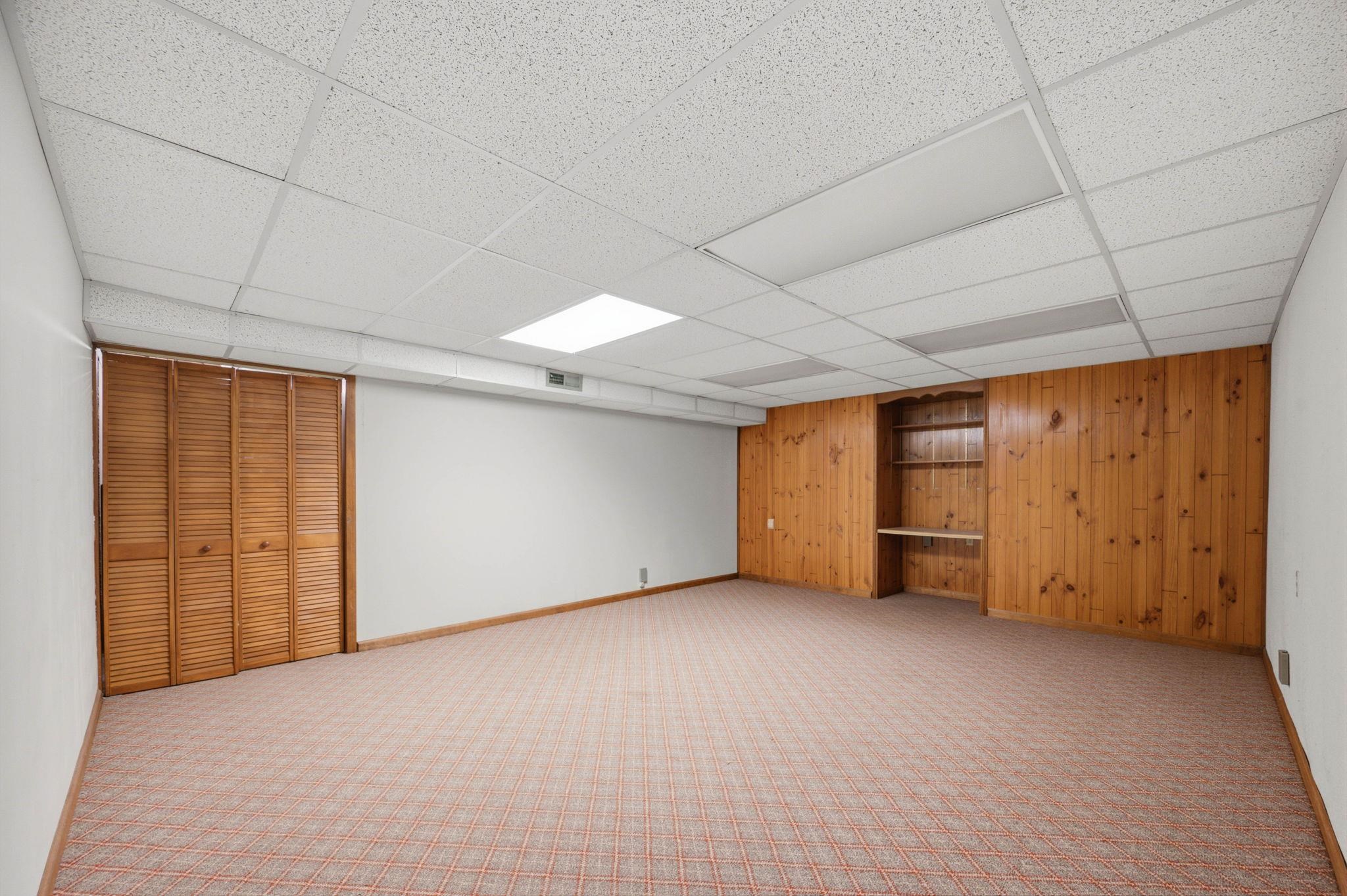 14321 W Taft Property Photo 32
