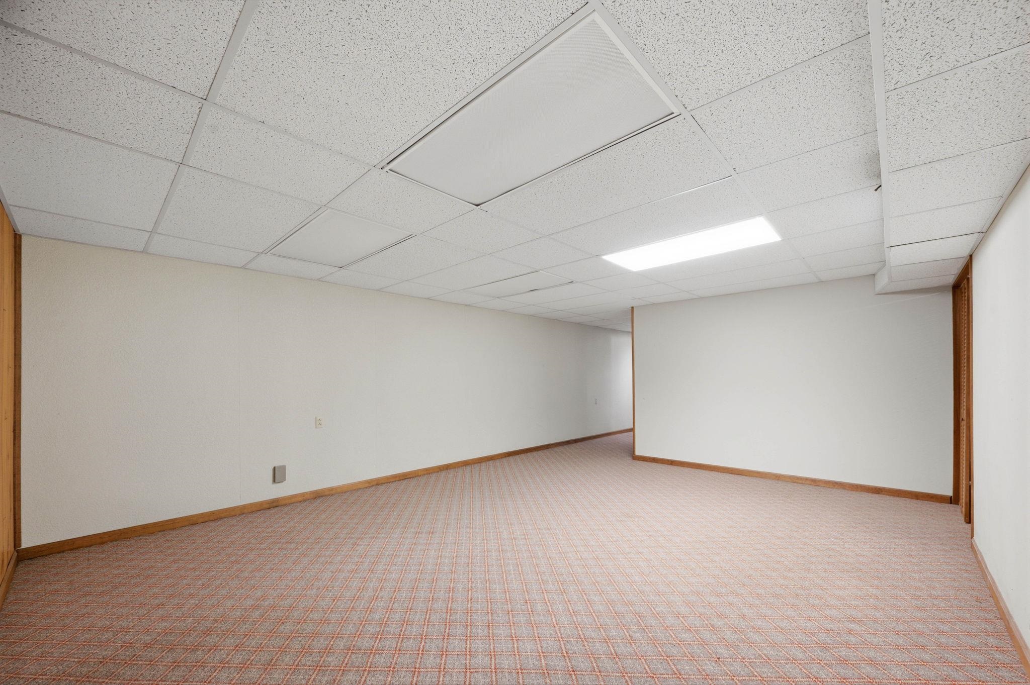 14321 W Taft Property Photo 33