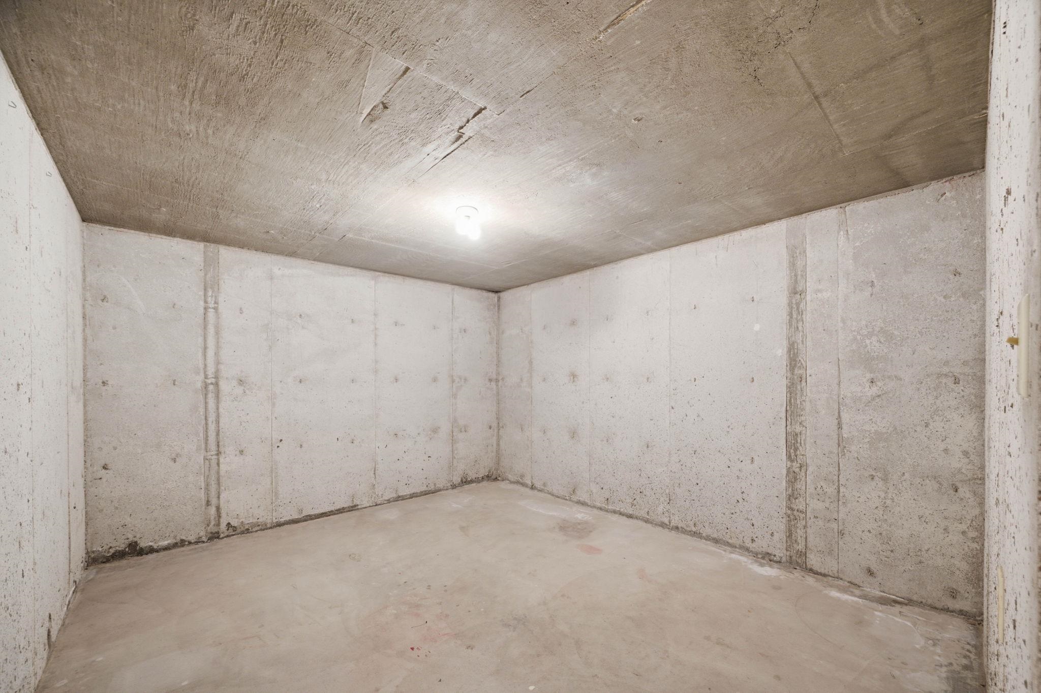 14321 W Taft Property Photo 34