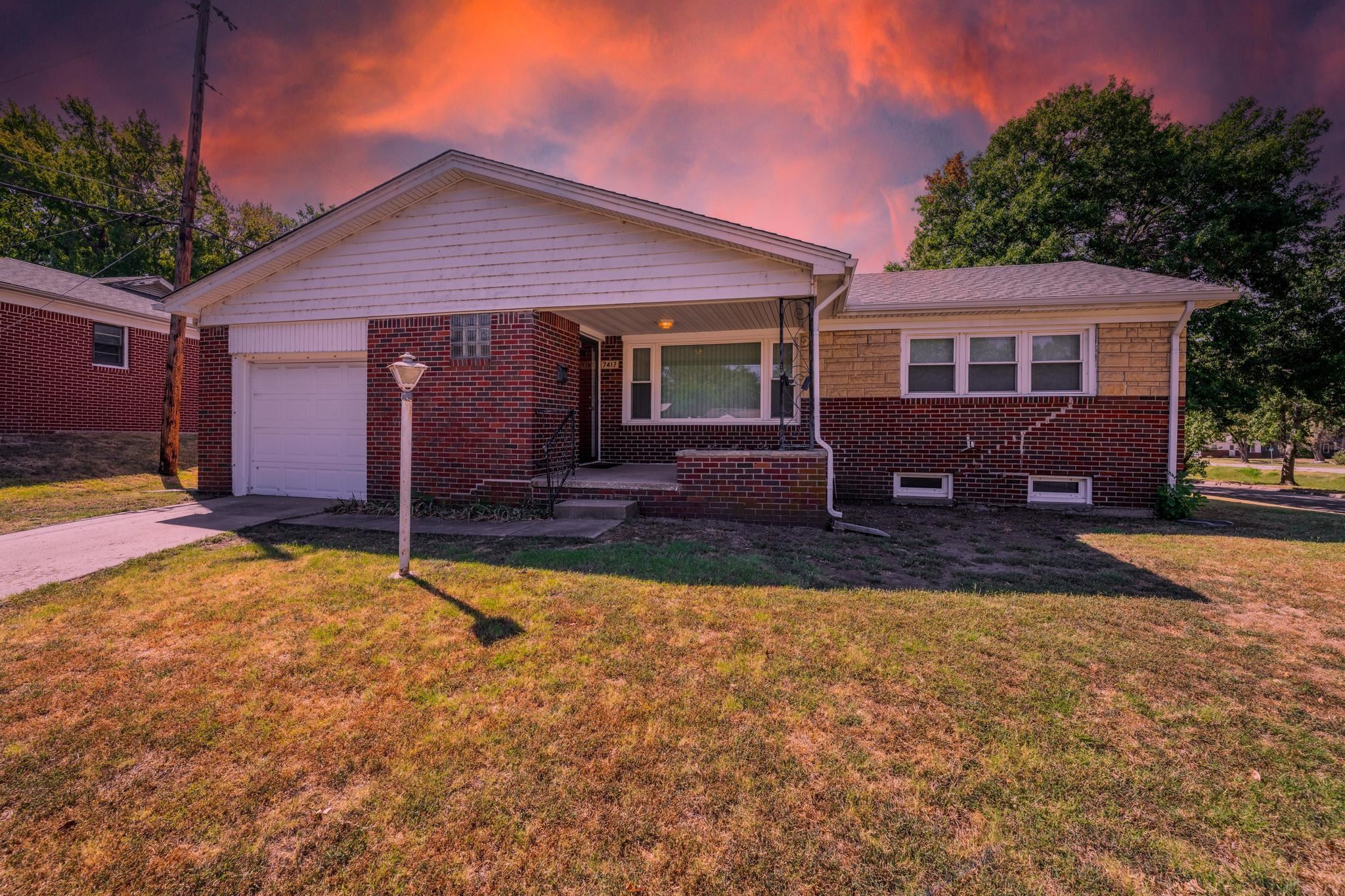 7417 E Lincoln Property Photo 2
