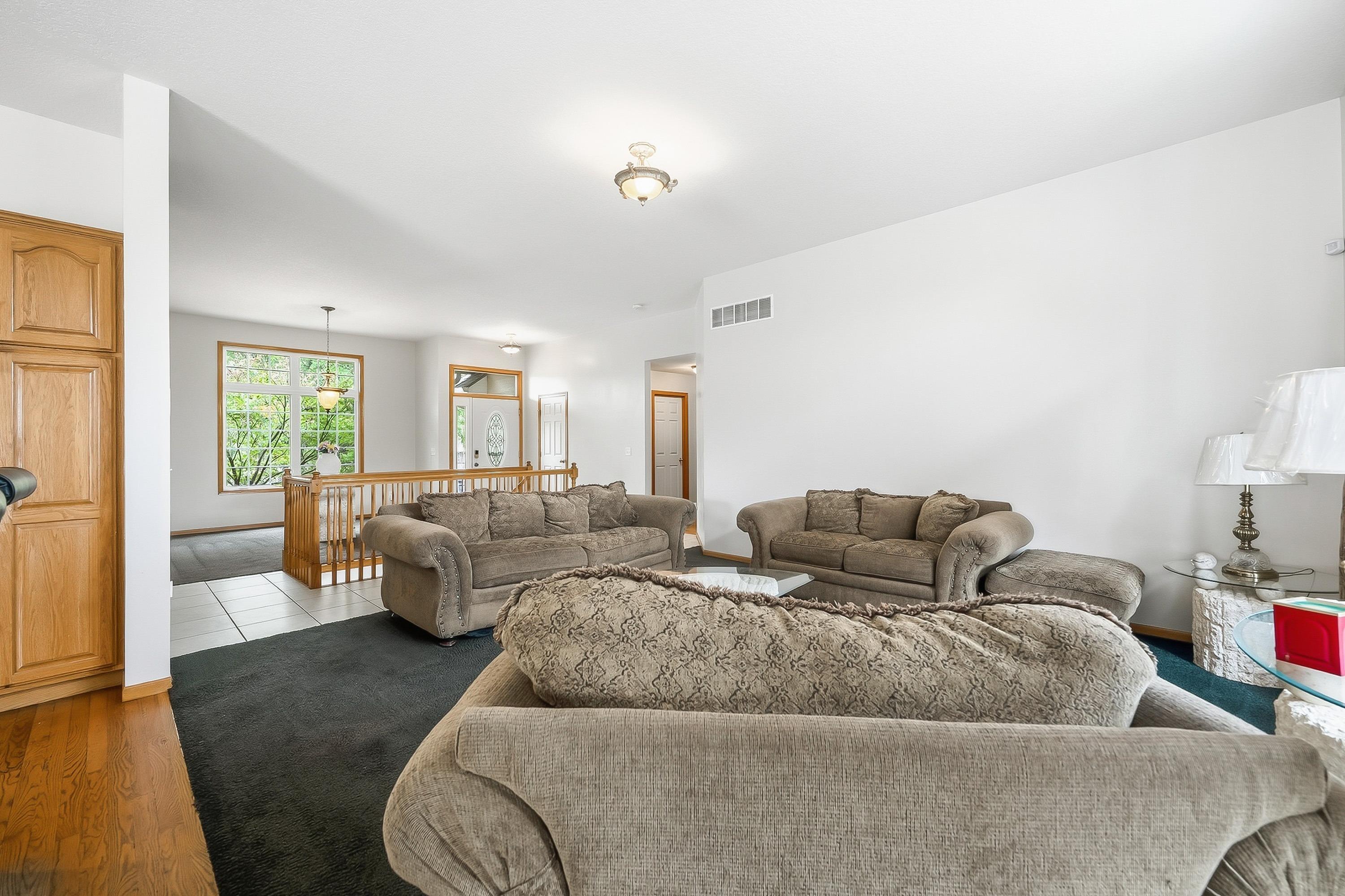 2810 N Beacon Hill Street Property Photo 4
