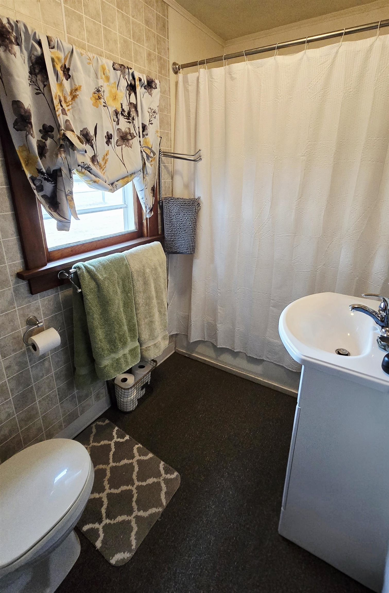 208 E Main Property Photo 16