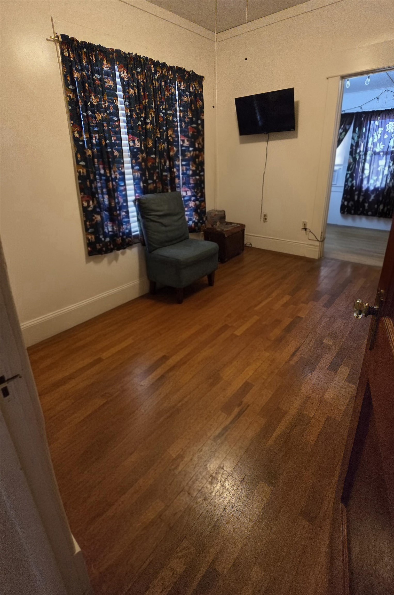 208 E Main Property Photo 29