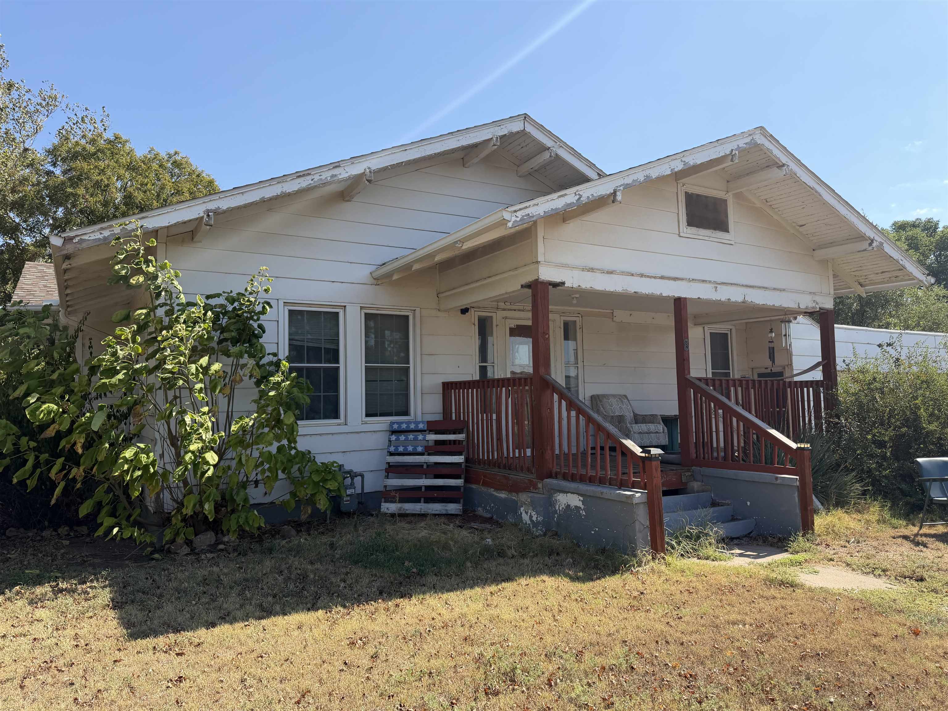 8 W Avenue B Property Photo 1