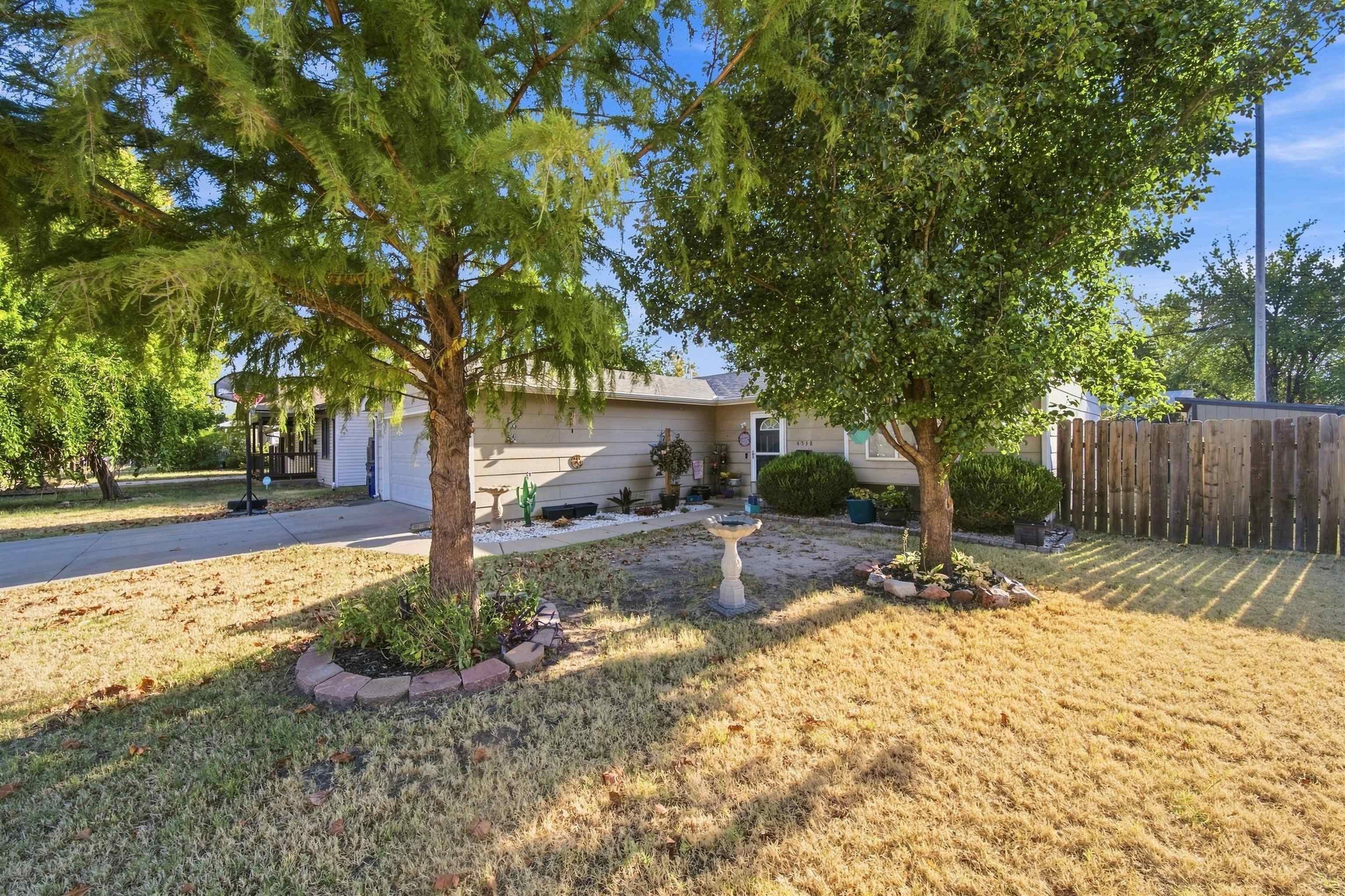 4538 S Fern Ave Property Photo 2