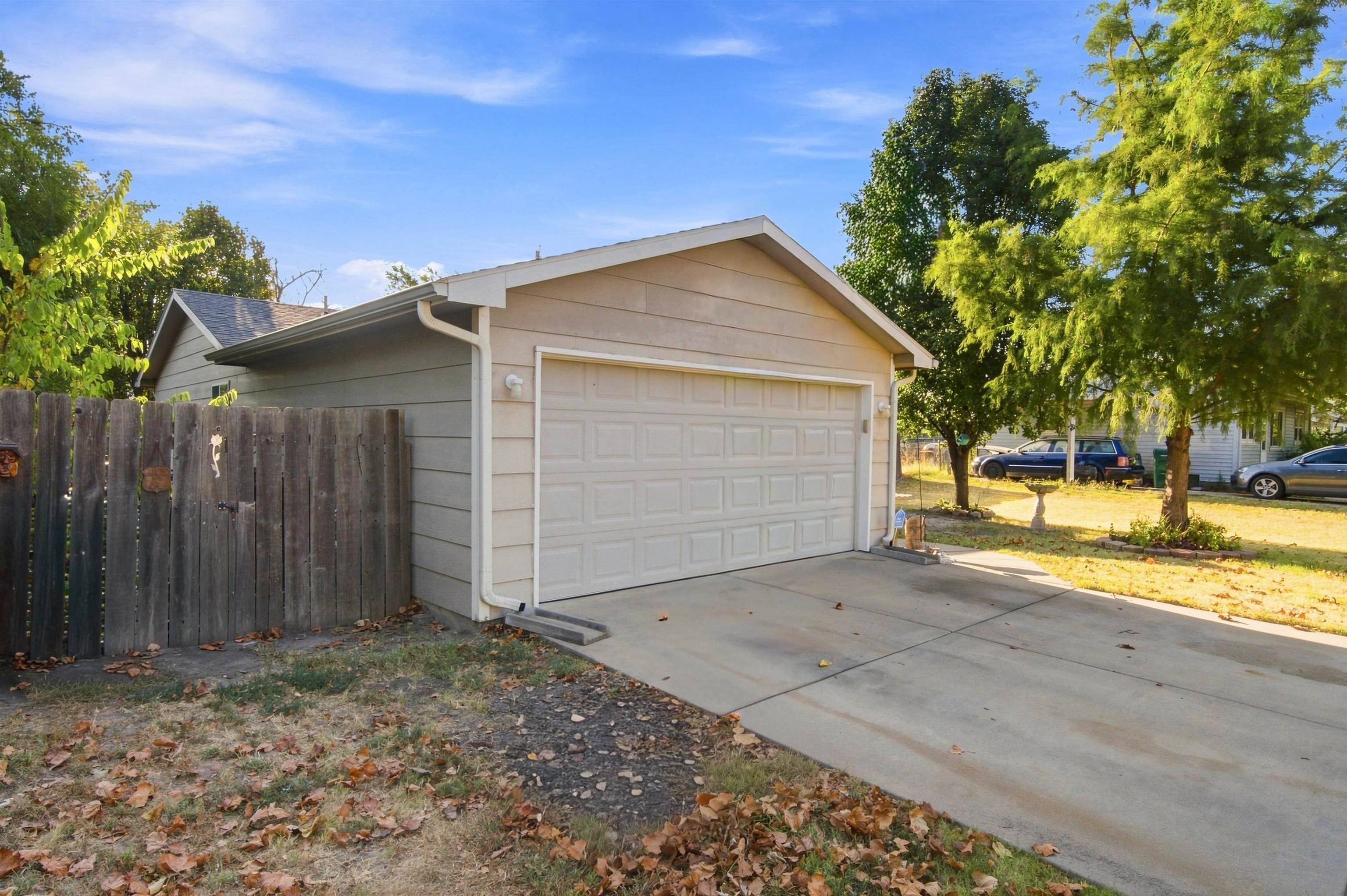 4538 S Fern Ave Property Photo 4