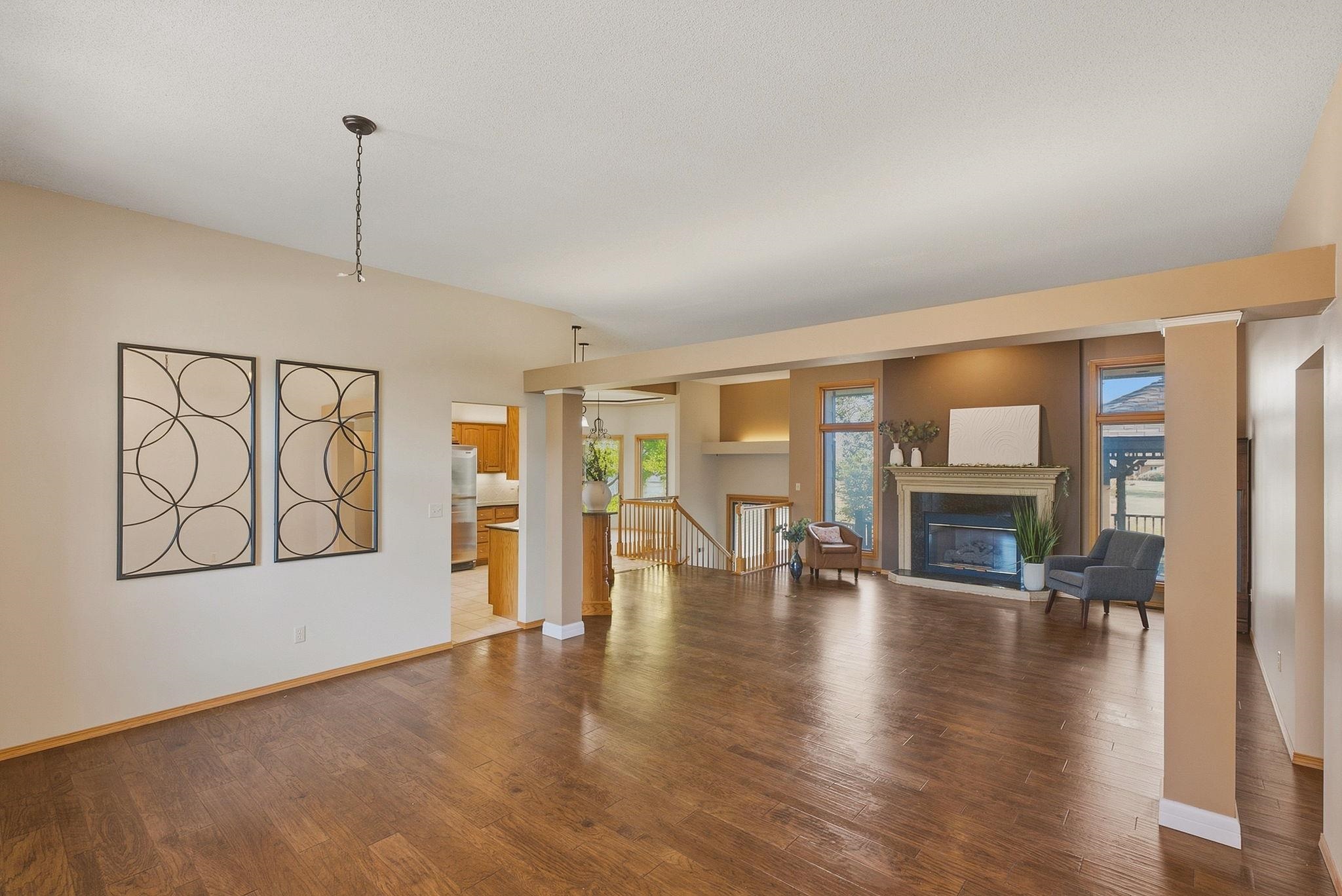 328 Campus Ct Property Photo 4