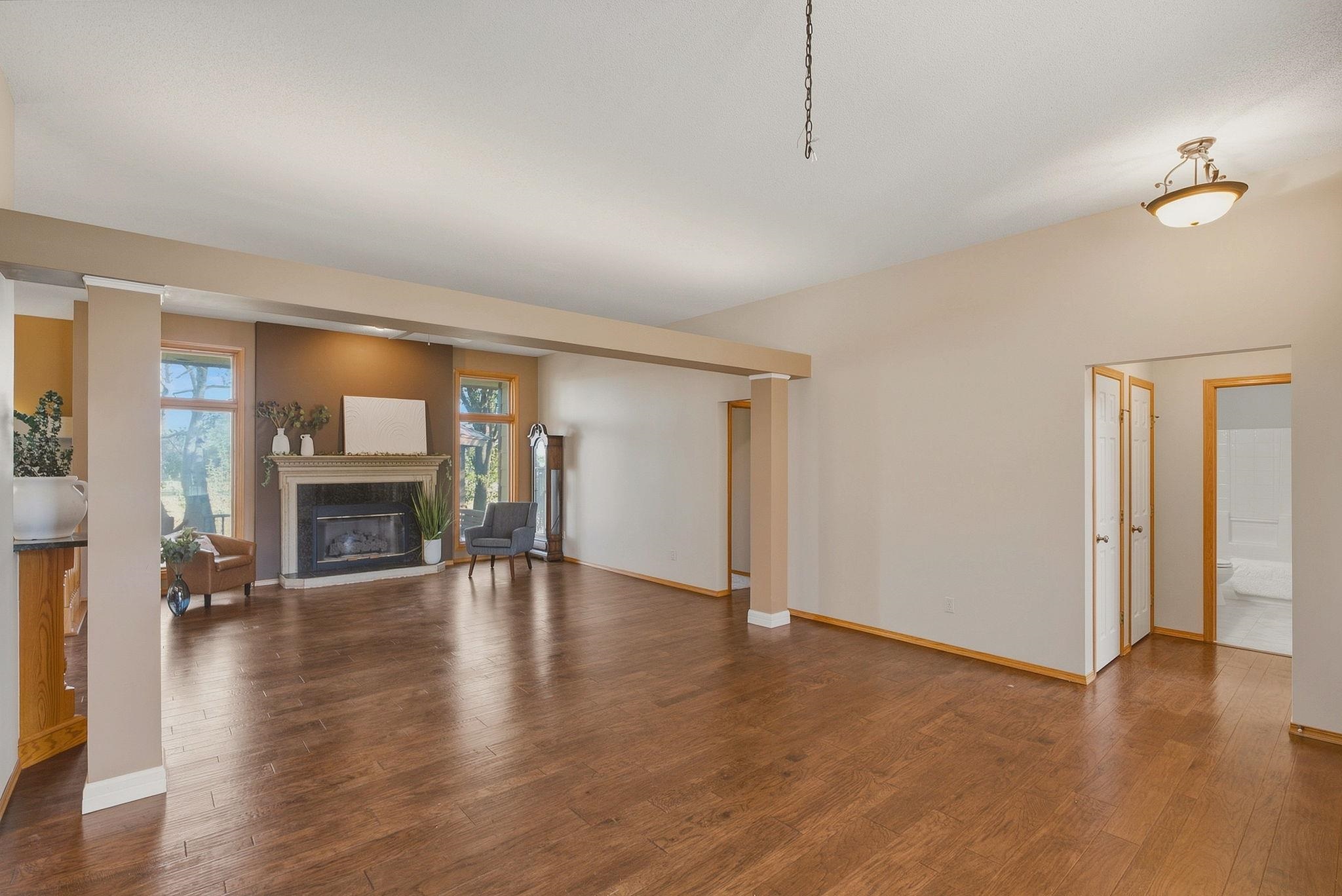 328 Campus Ct Property Photo 6