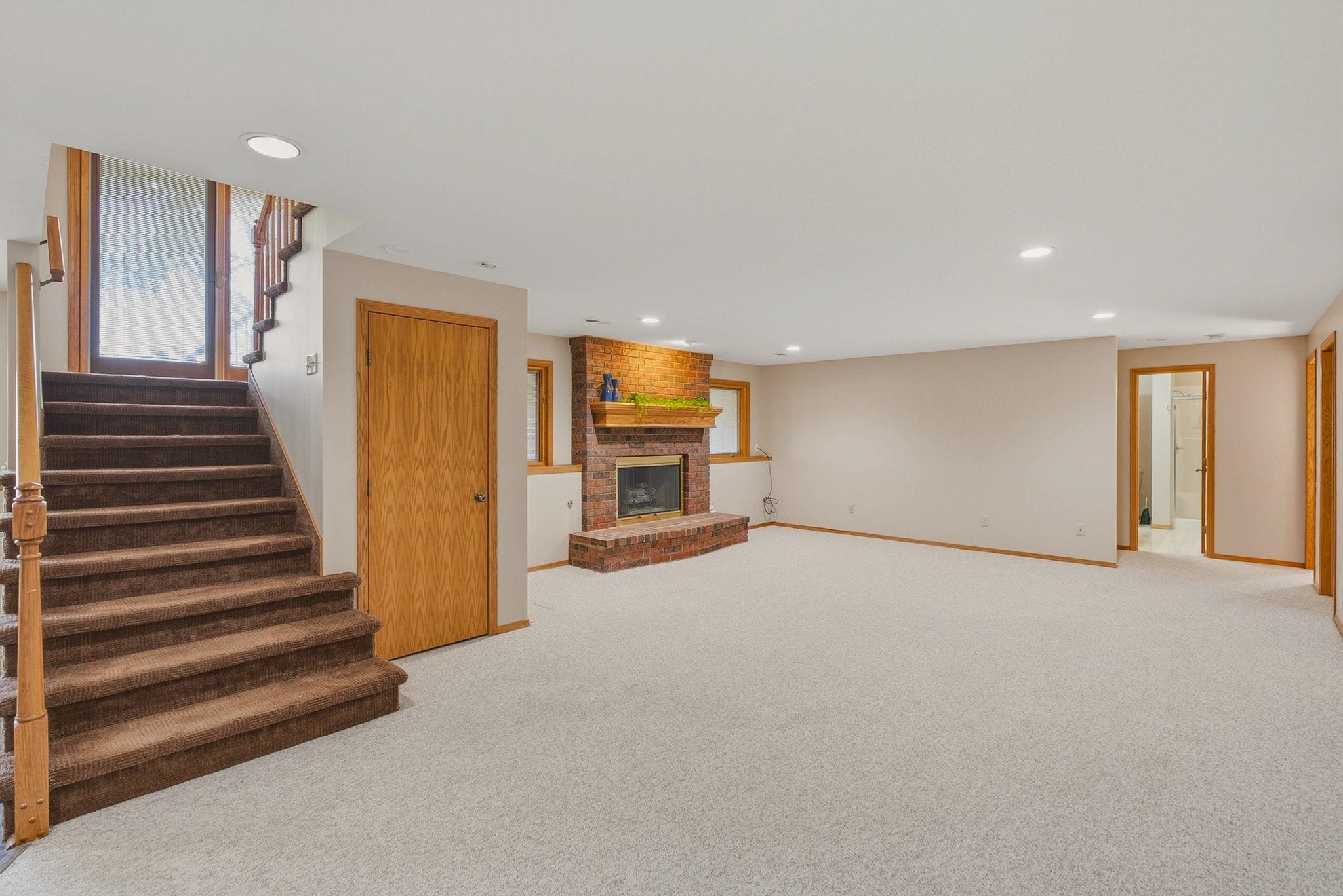 328 Campus Ct Property Photo 22