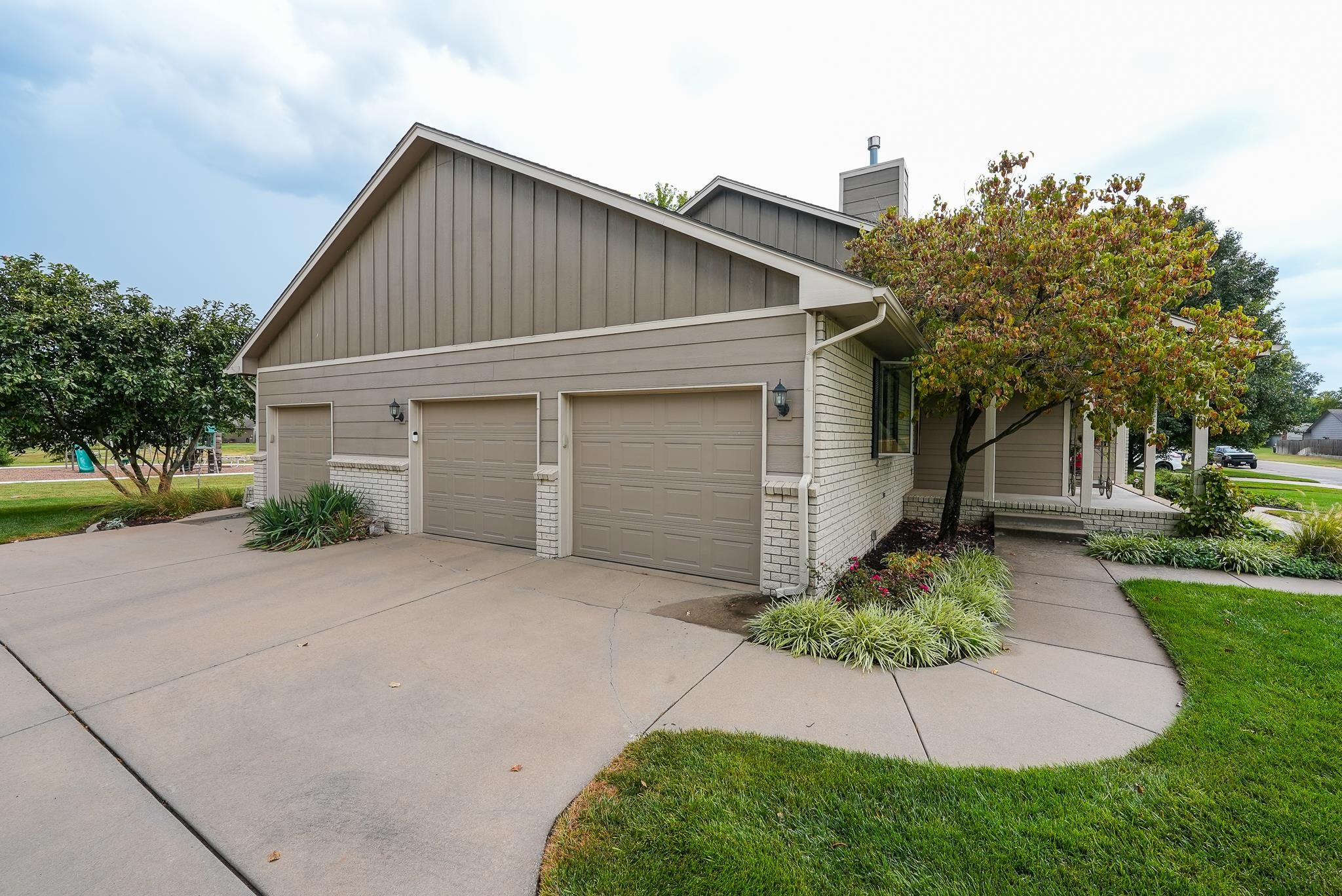 1810 N Cottonwood Dr Property Photo 3