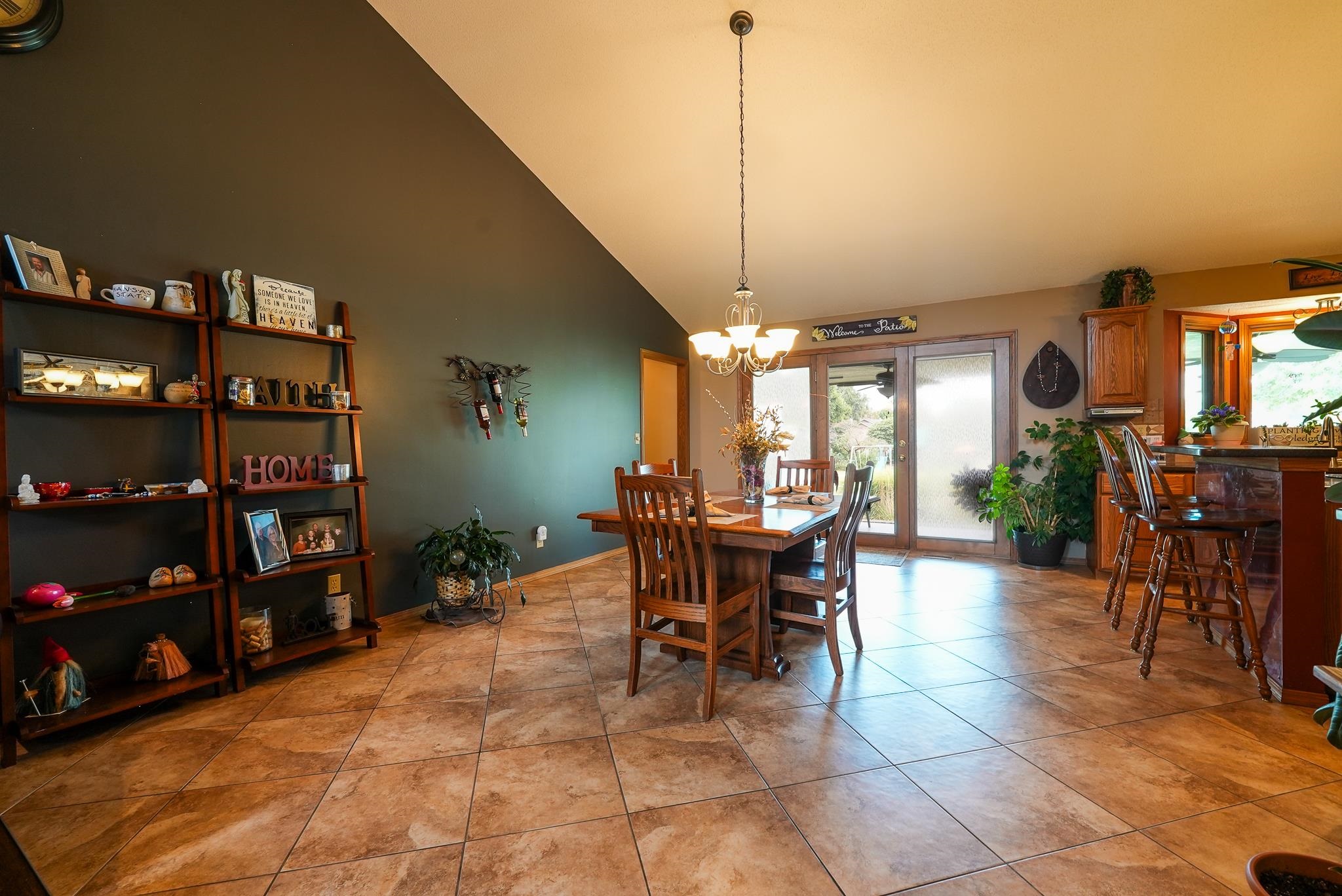 1810 N Cottonwood Dr Property Photo 6