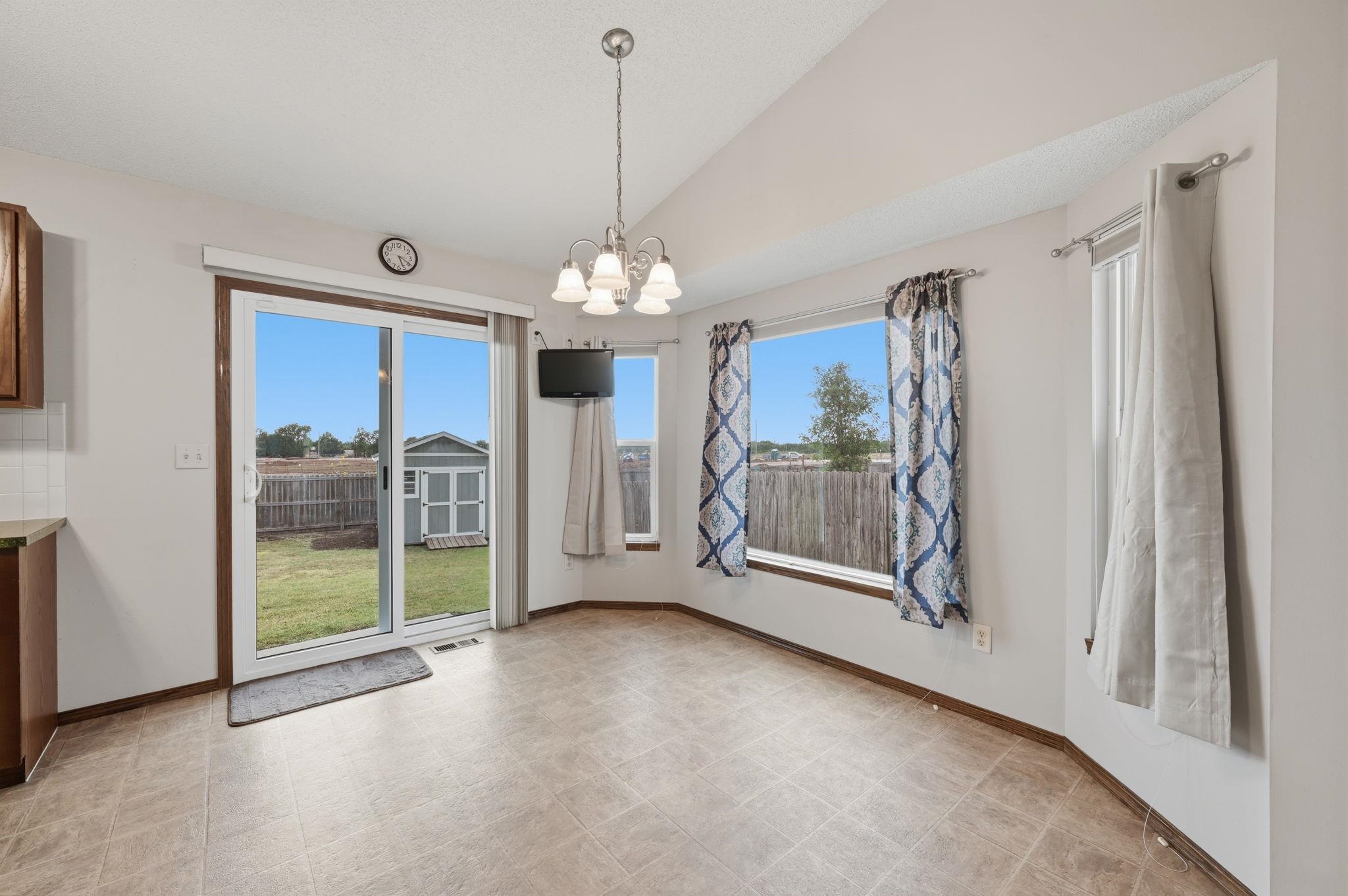 1805 N Mcrae Dr Property Photo 6
