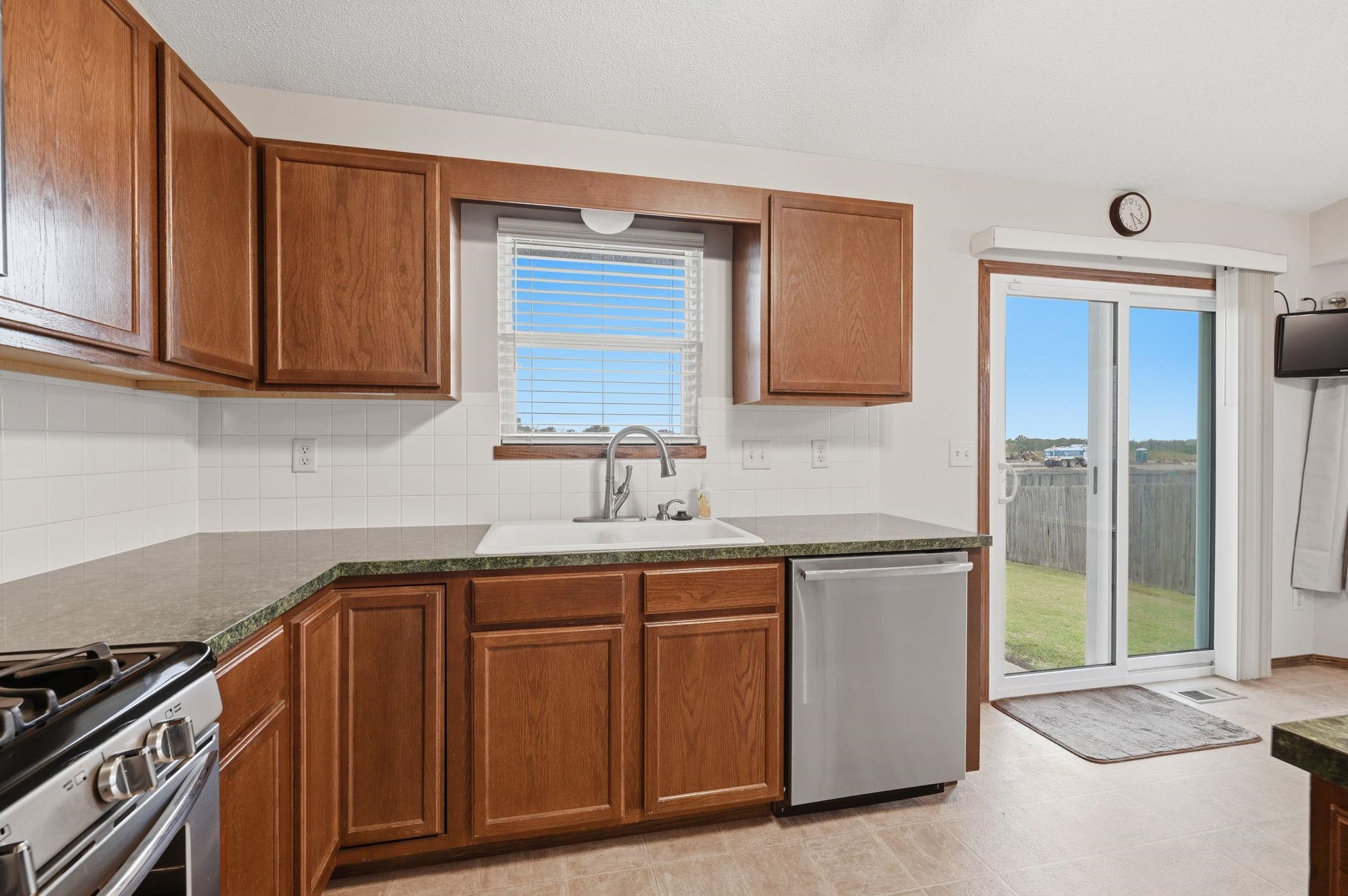 1805 N Mcrae Dr Property Photo 10