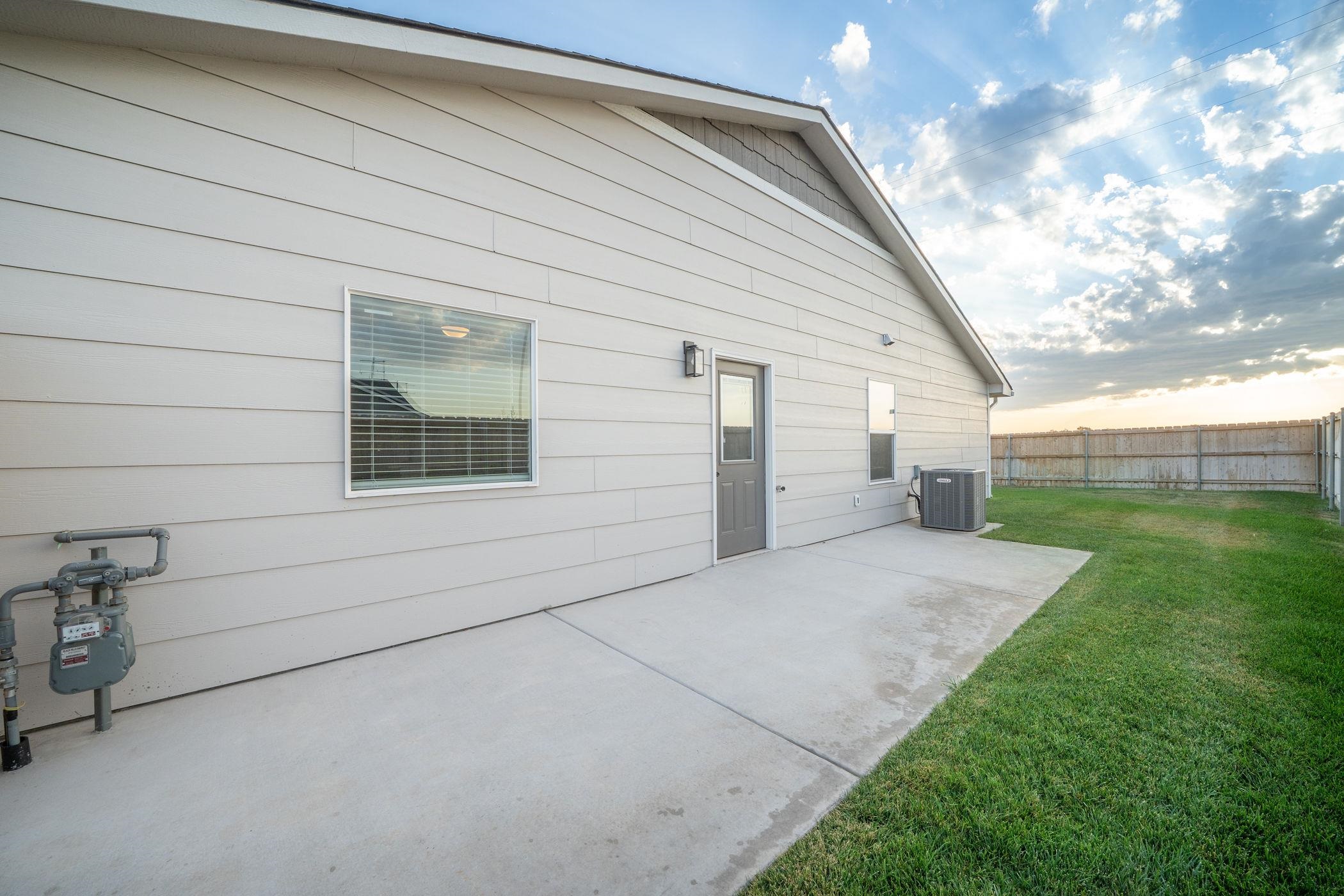 16802 W Lawson St Property Photo 3
