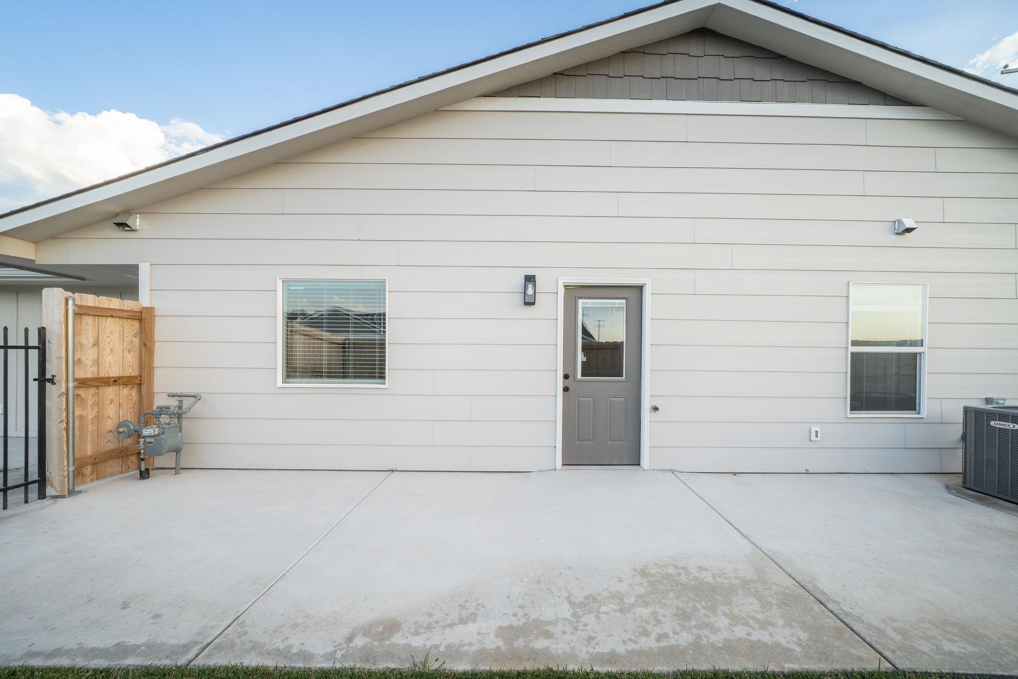 16802 W Lawson St Property Photo 5