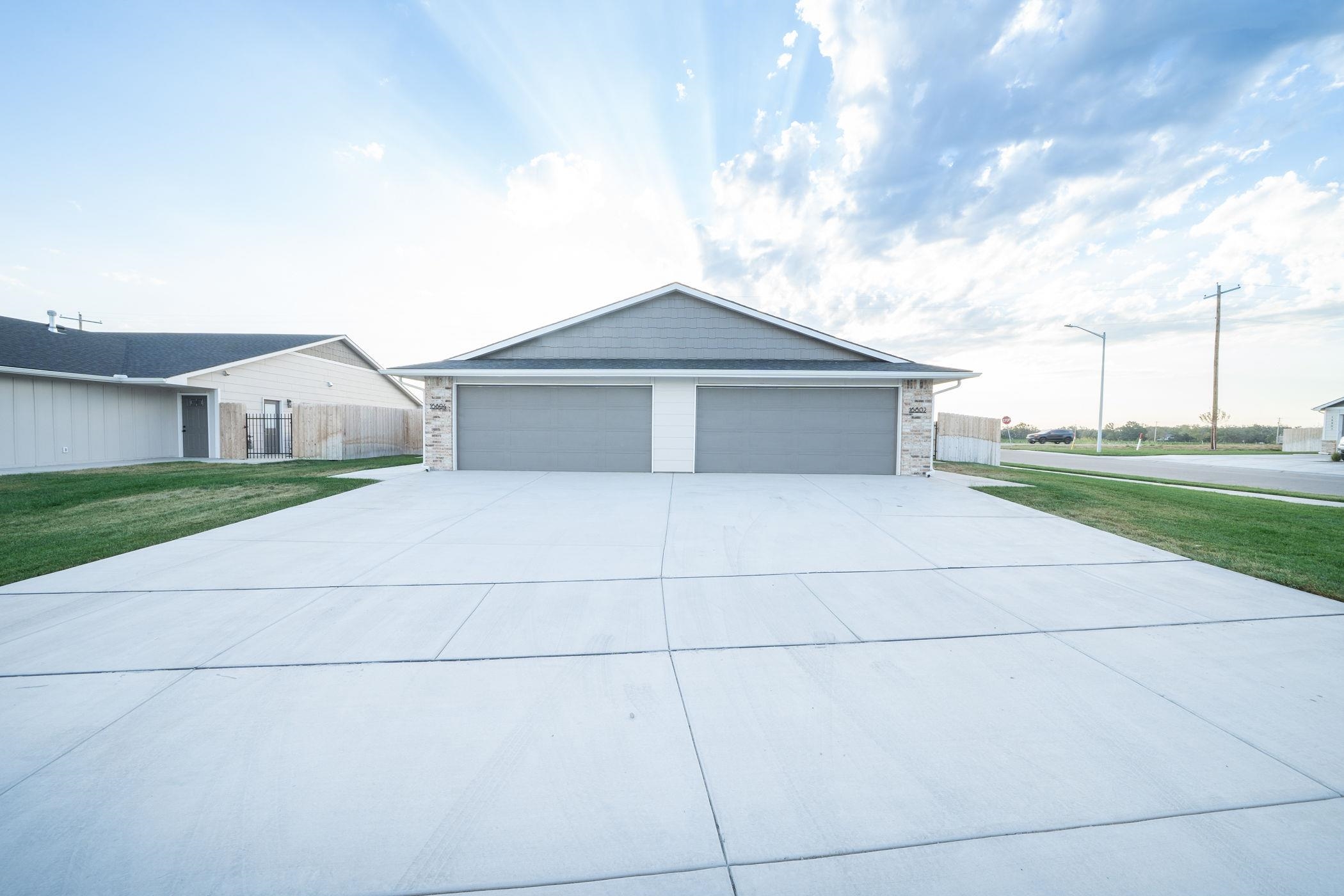 16802 W Lawson St Property Photo 6