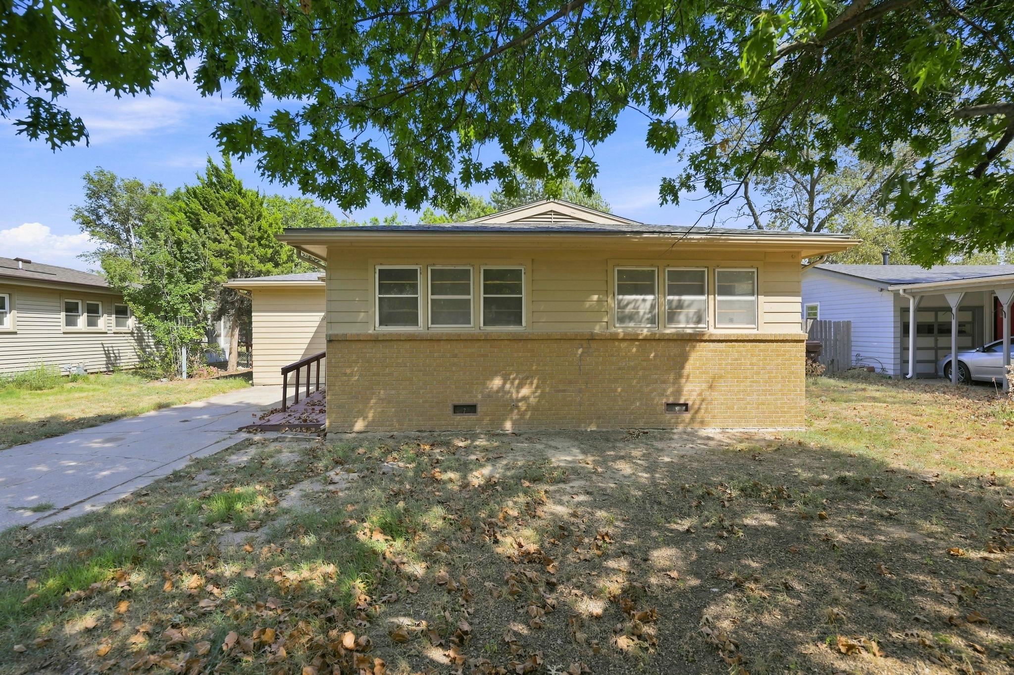 2822 S Santa Fe Property Photo 2